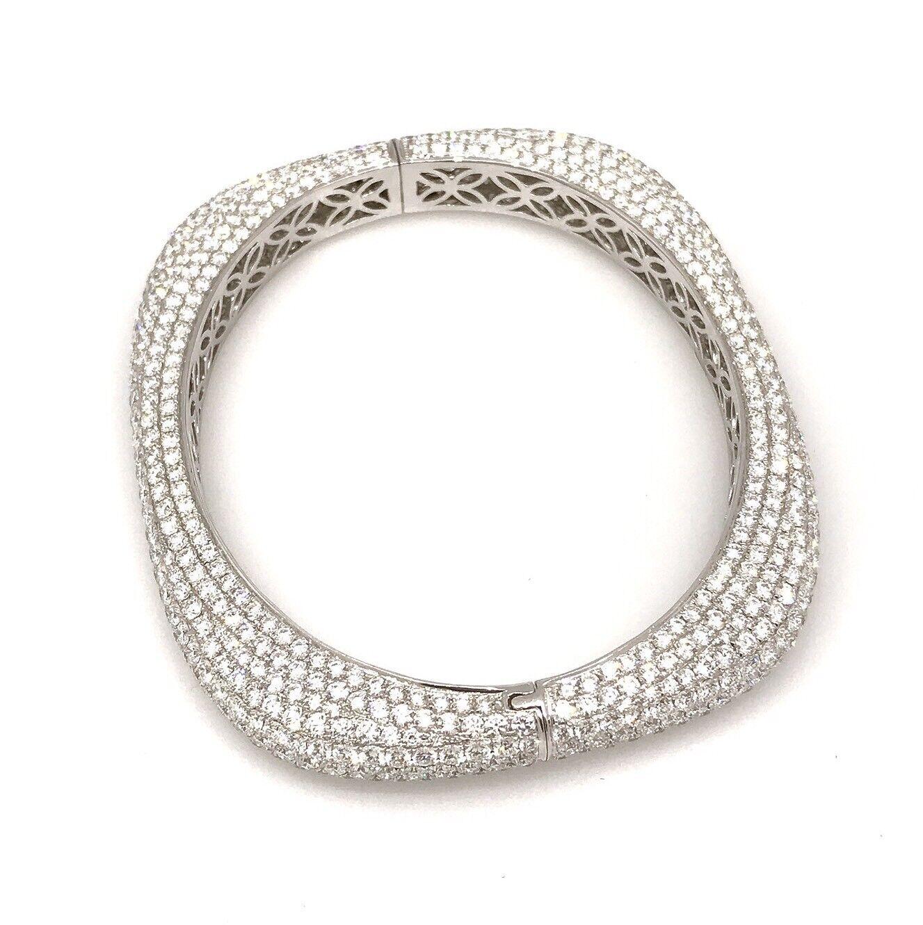 Square Diamond Pave Bangle Bracelet 22.59 Carats 18k White Gold For Sale 1