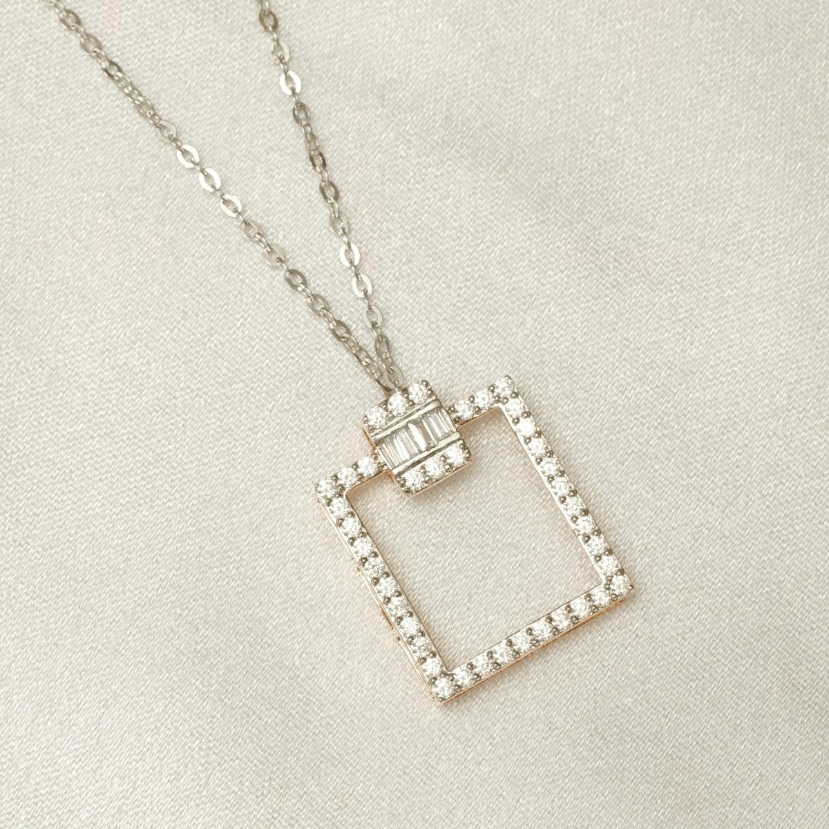 Quadratische Diamant-Anhänger-Halskette aus 14k massivem Gold (zertifiziert) (Rundschliff) im Angebot