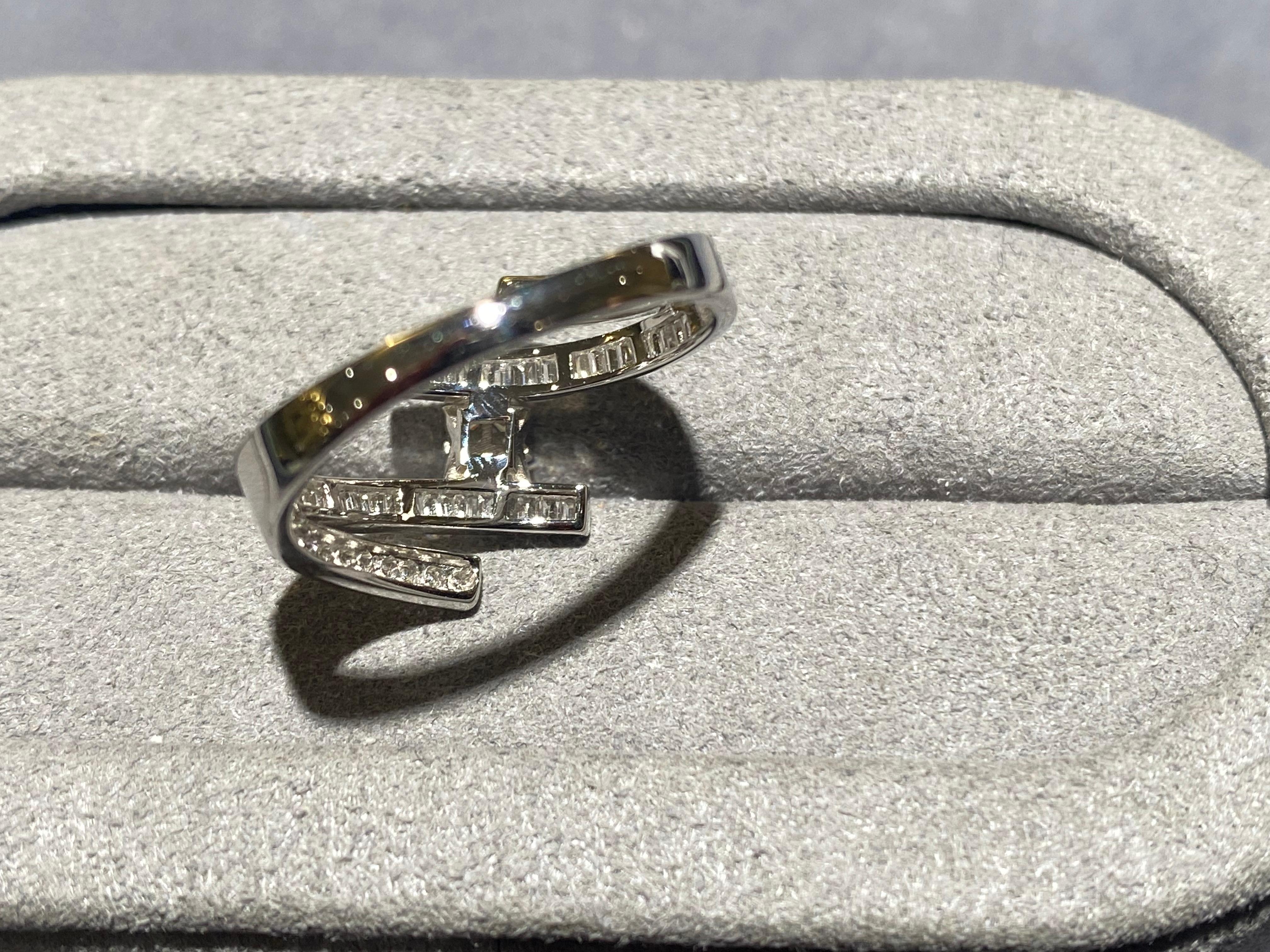 Women's Square Diamond Ring in 18k White Gold For Sale