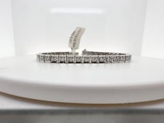 Square diamond tennis bracelet in 18KT white gold