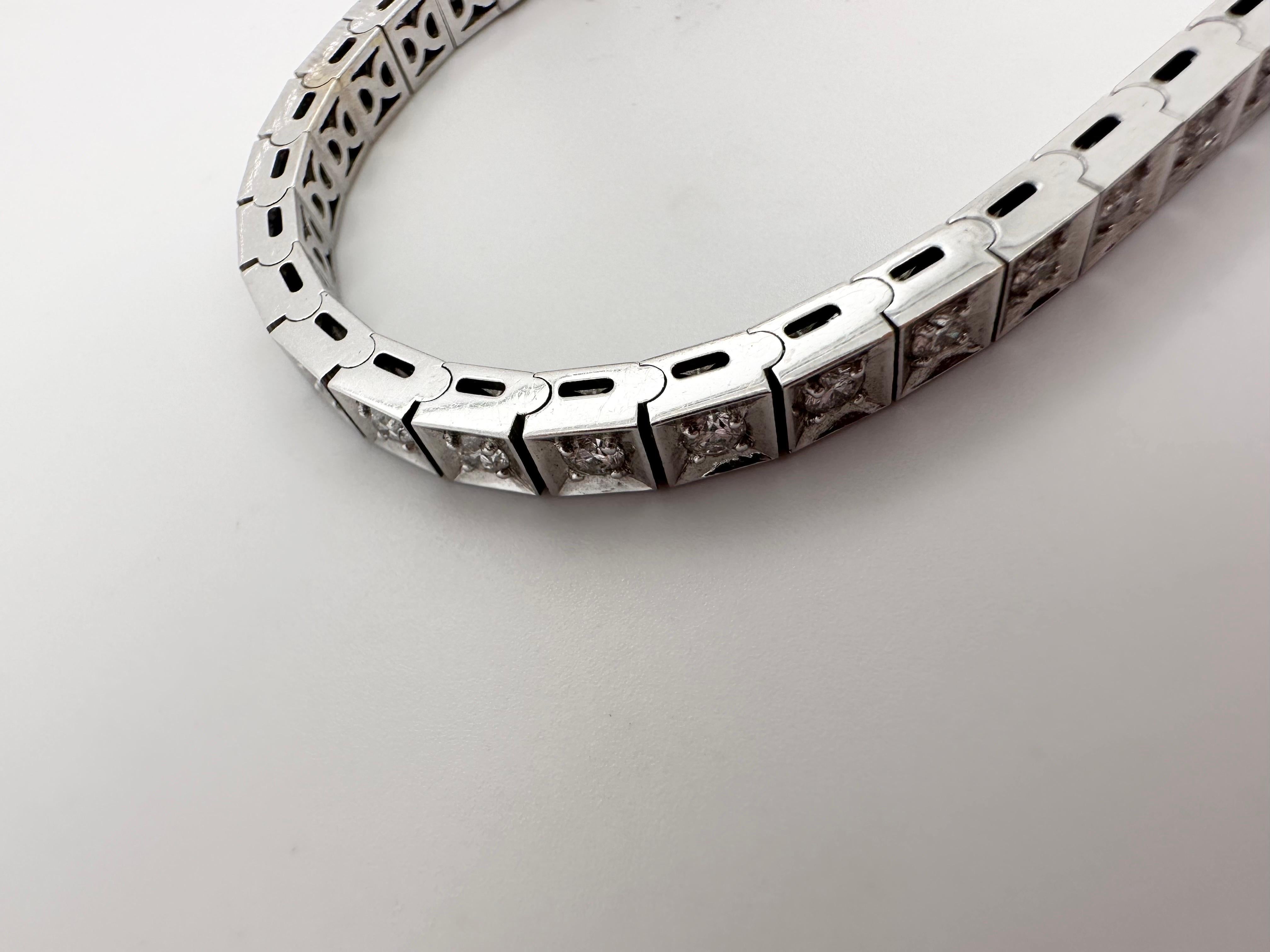 Round Cut Square diamond tennis bracelet in 18KT white gold For Sale