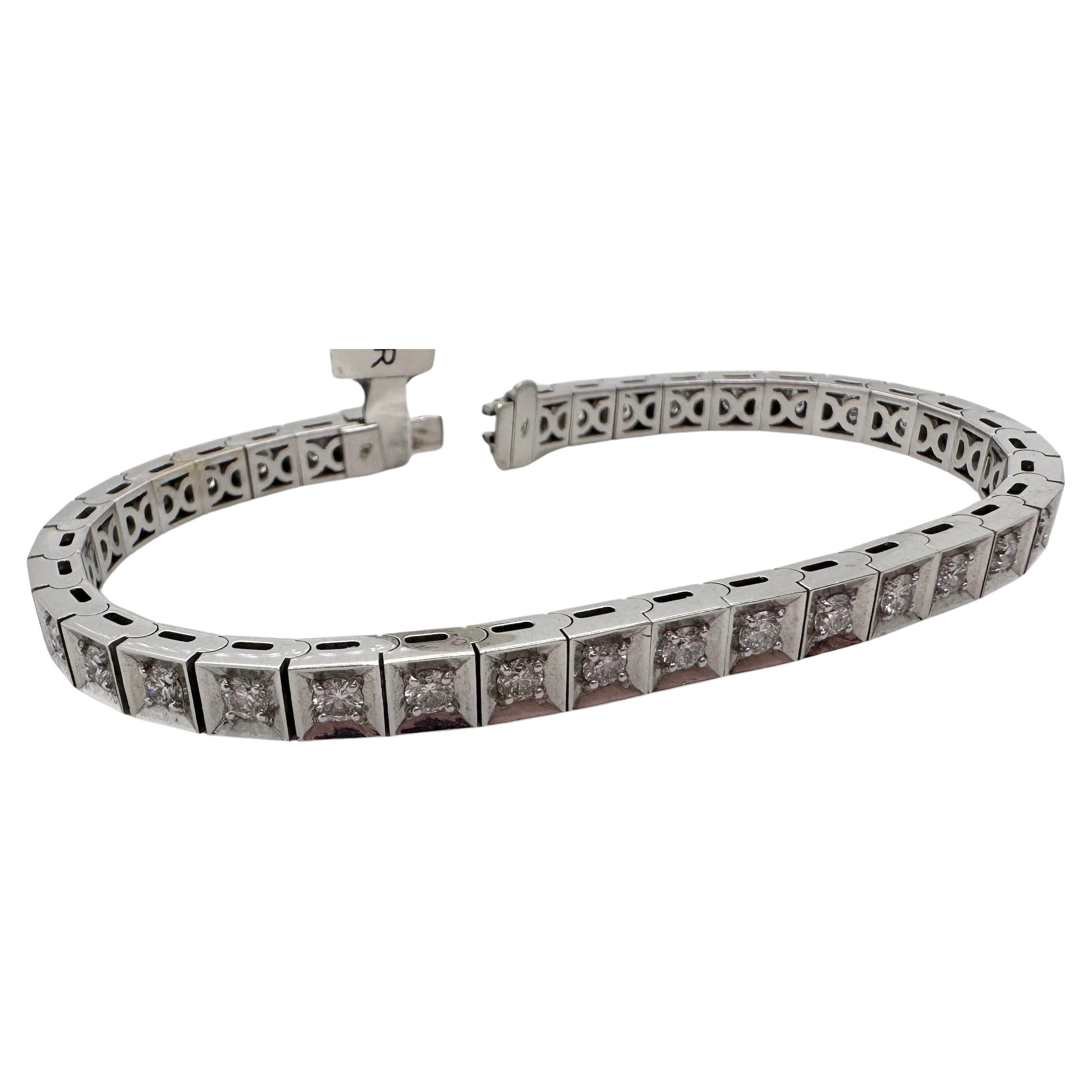 Square diamond tennis bracelet in 18KT white gold For Sale