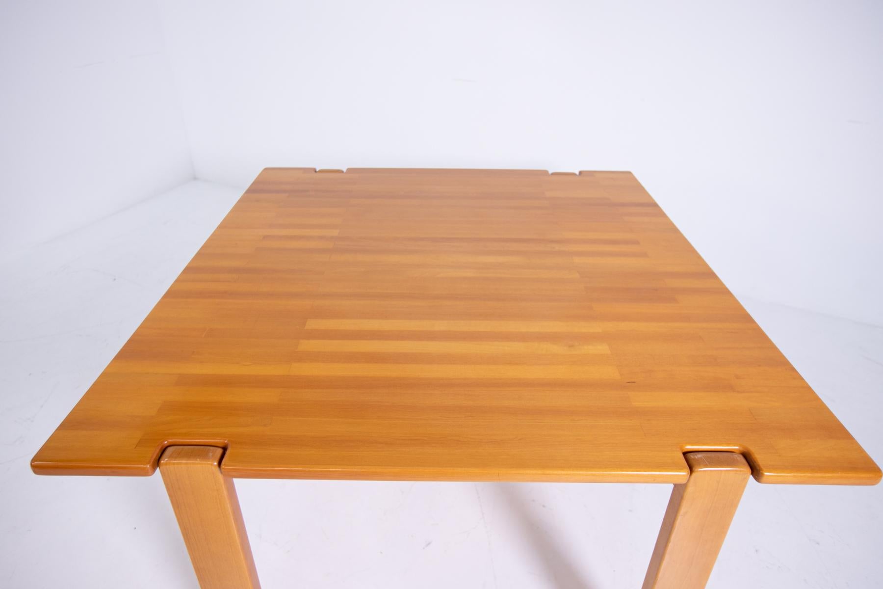 Beautiful square shaped dining table from 1970 designed by Bianchin Afra and Tobia Scarpa, Italian architects, restorers and designers.
The Afra and Tobia Scarpa dining table was made of fine wood with planking technique.
It is characterized by its