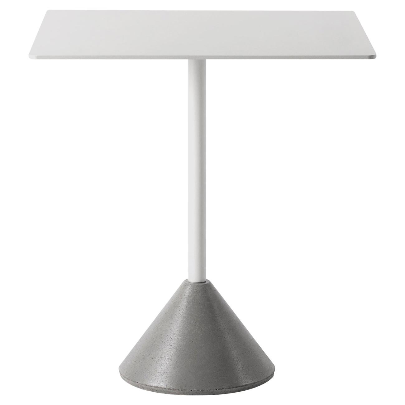 Table à manger carrée 'DING' en béton et aluminium 'White' en vente