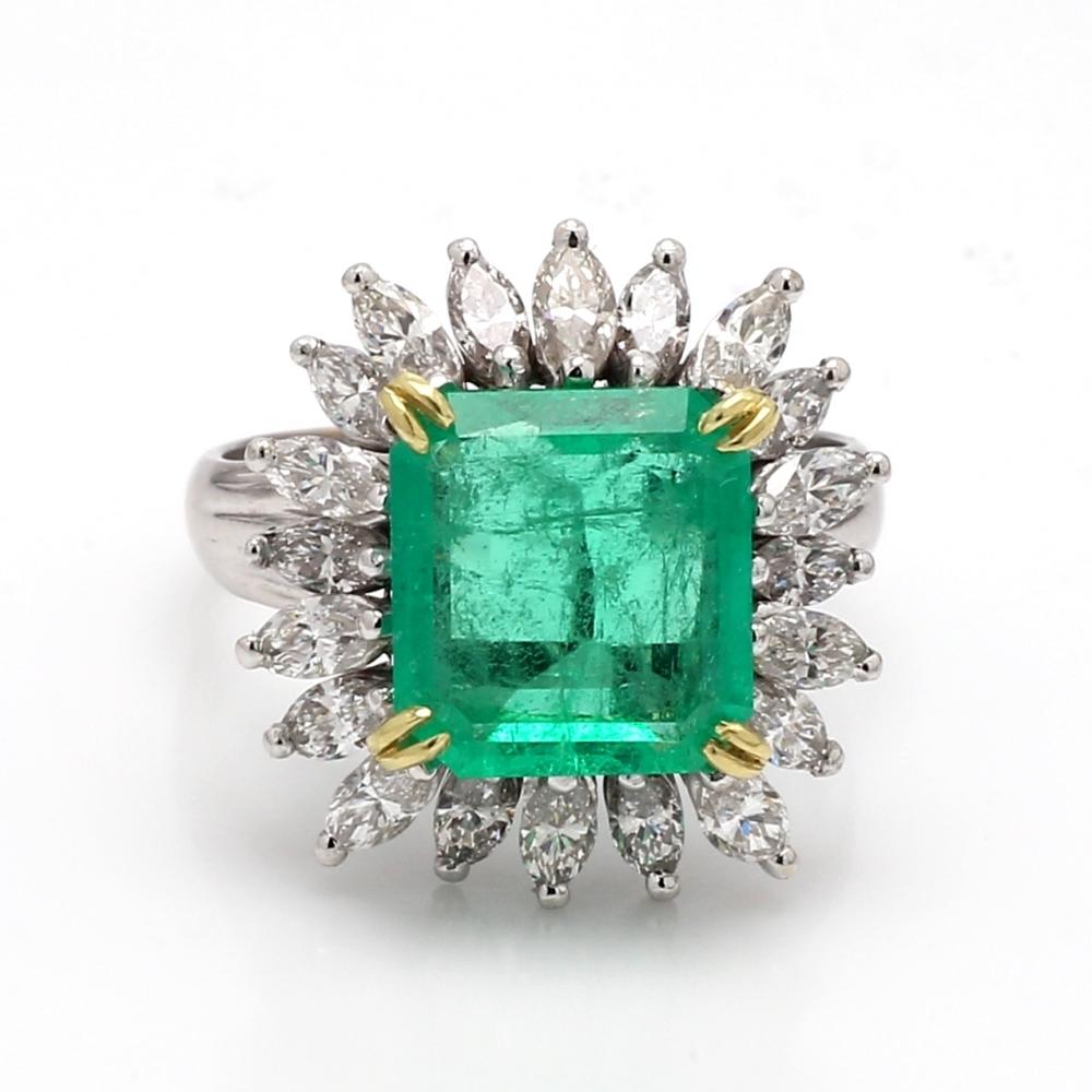 Square Emerald 14K Ring with Marquise Diamond Accents In Excellent Condition For Sale In Scottsdale, AZ