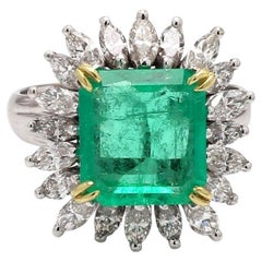 Quadratischer Smaragd 14K Ring mit Marquise-Diamant-Akzenten