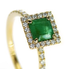 Square Emerald and diamonds halo classic ring