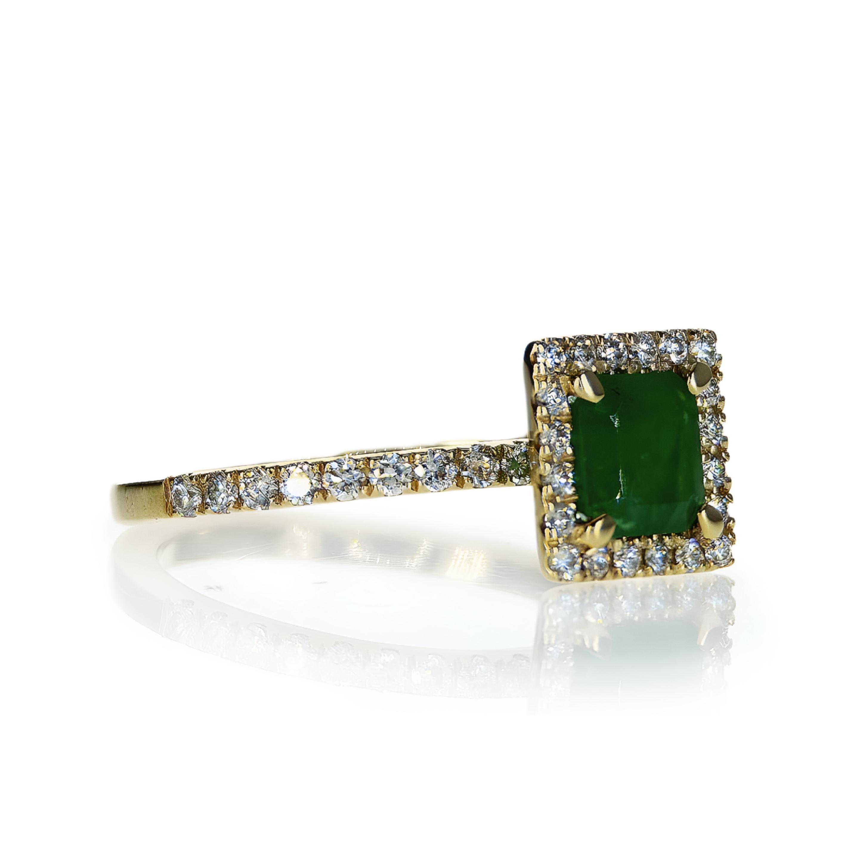 Radiant Cut Square Emerald and diamonds halo classic ring For Sale