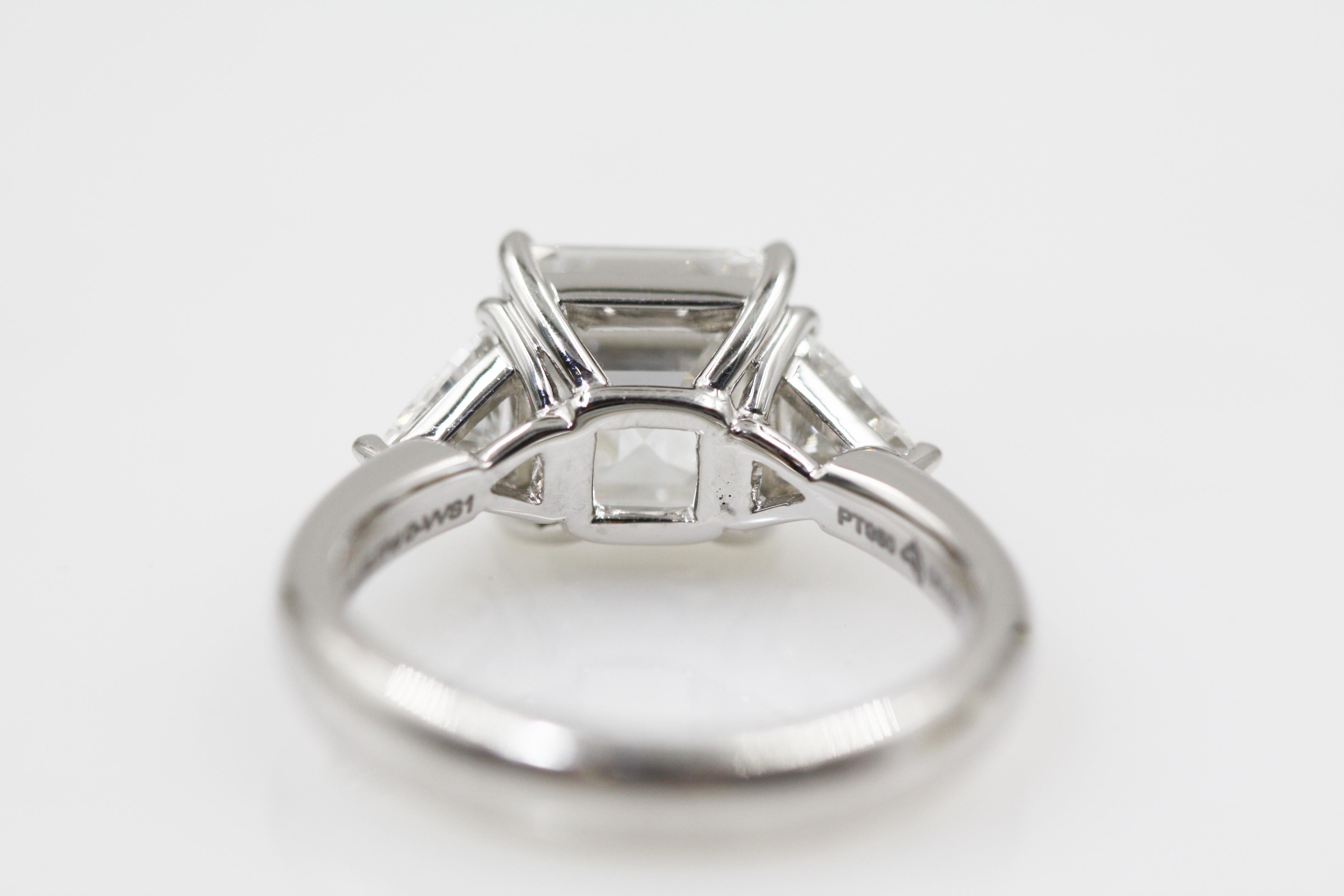 Square Emerald-Cut Ring with Trillion Side Diamonds, 2.27 Carat, D, VVS1 im Angebot 3