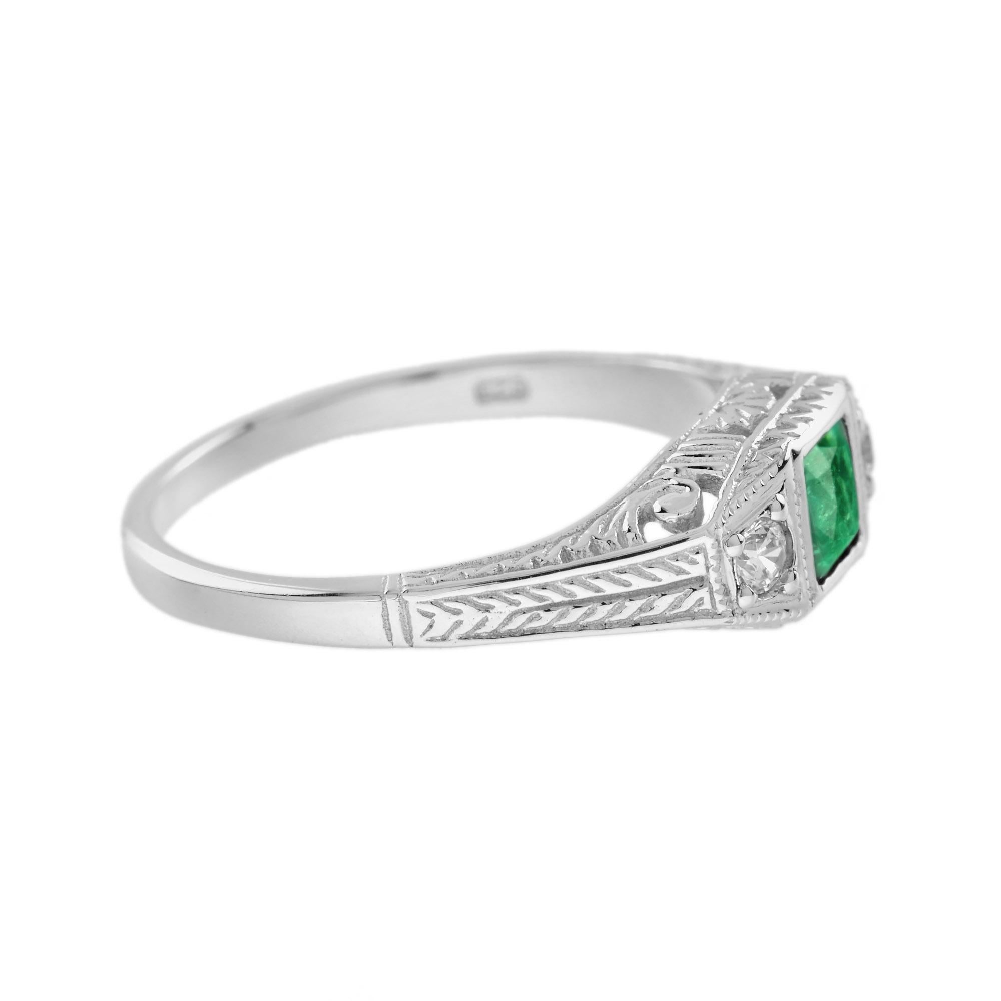 Esmeralda Cuadrada y Diamante Estilo Antiguo Tres Piedras Anillo de Oro Blanco de 14K Art Decó en venta