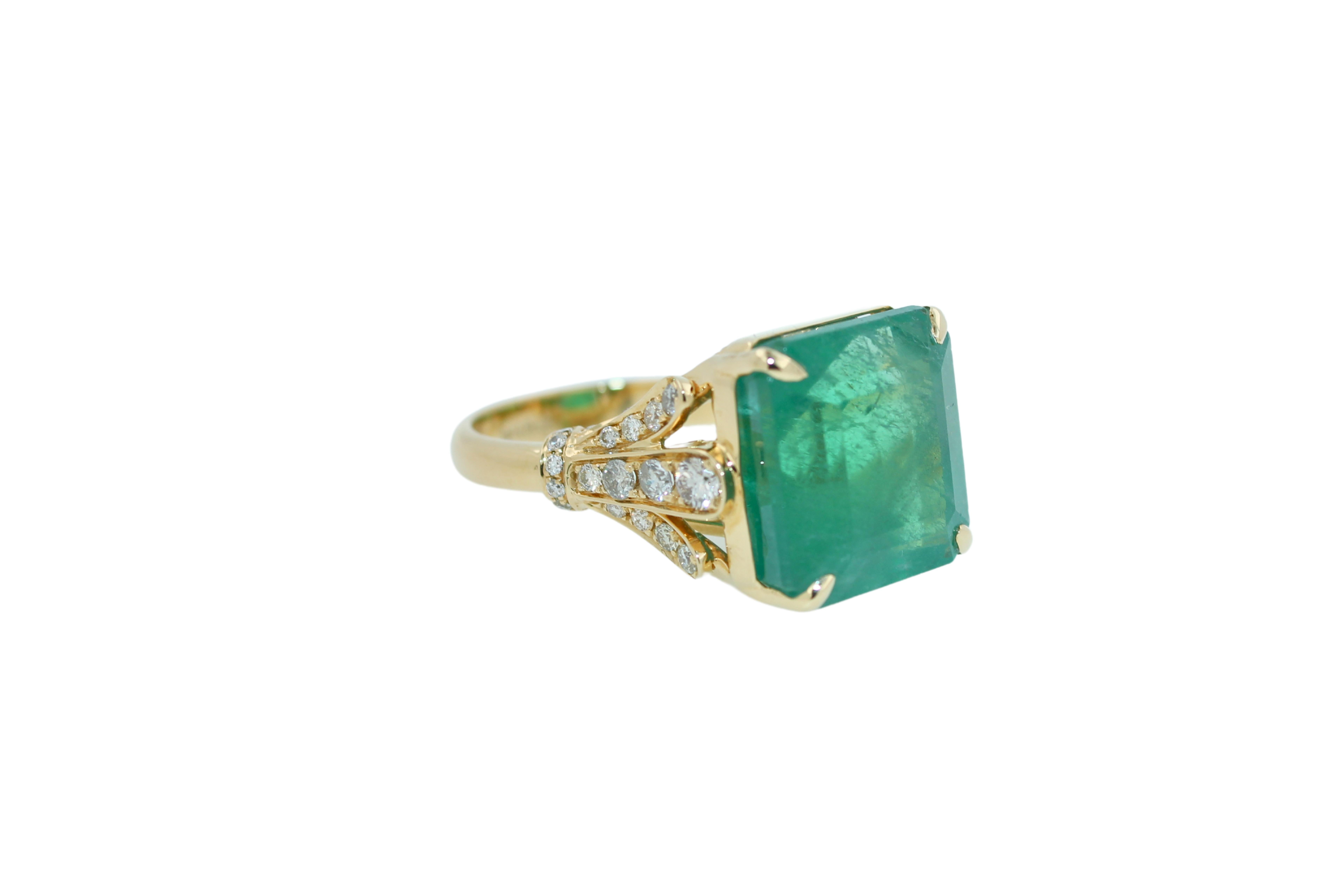 luxury emerald ring