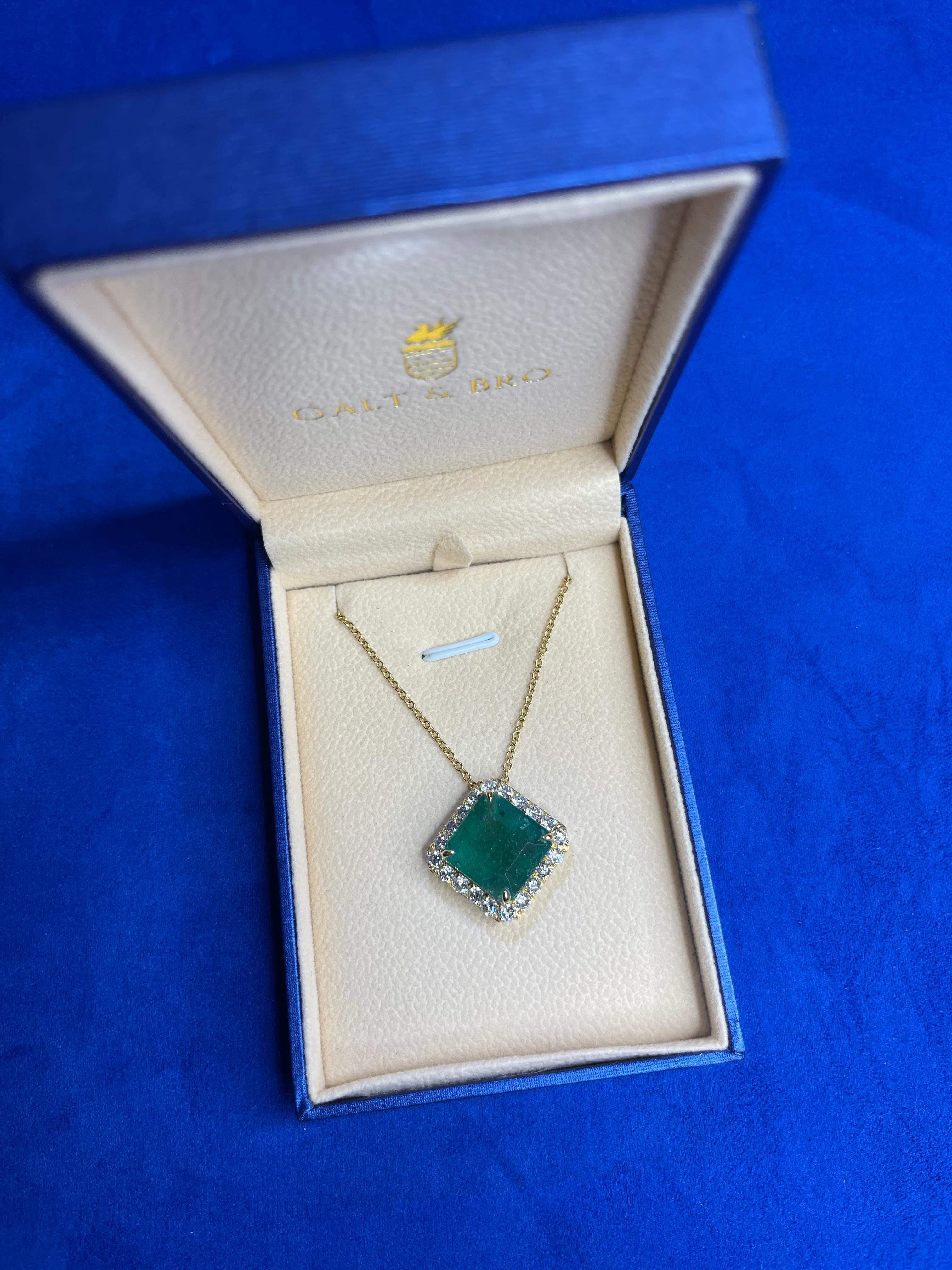 Square Emerald Diamond Halo 18 Karat Yellow Gold Unique Amulet Pendant Necklace For Sale 2