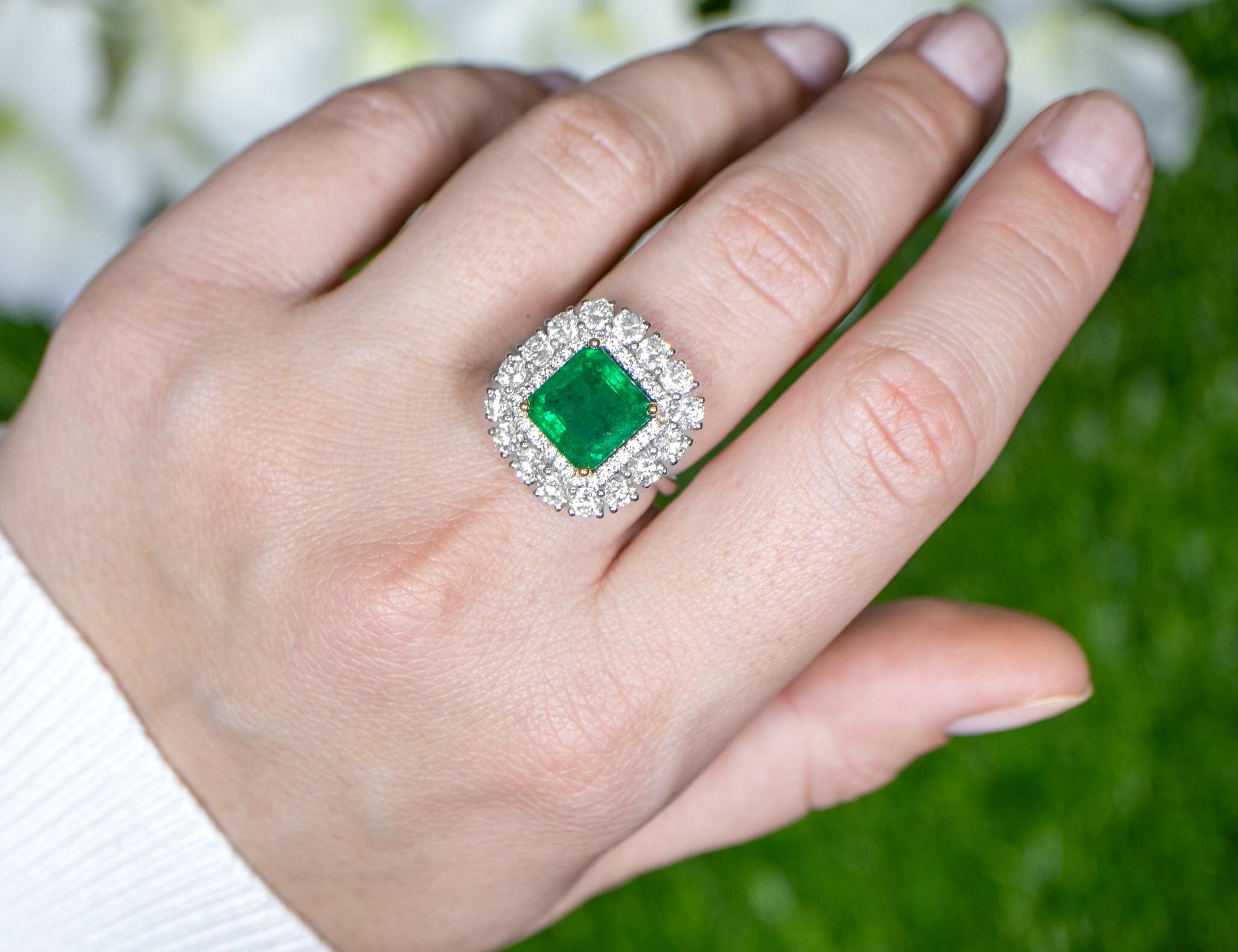 Square Emerald Ring With Diamond Double Halo 5.62 Carats 18K Gold In Excellent Condition For Sale In Aliso Viejo, CA