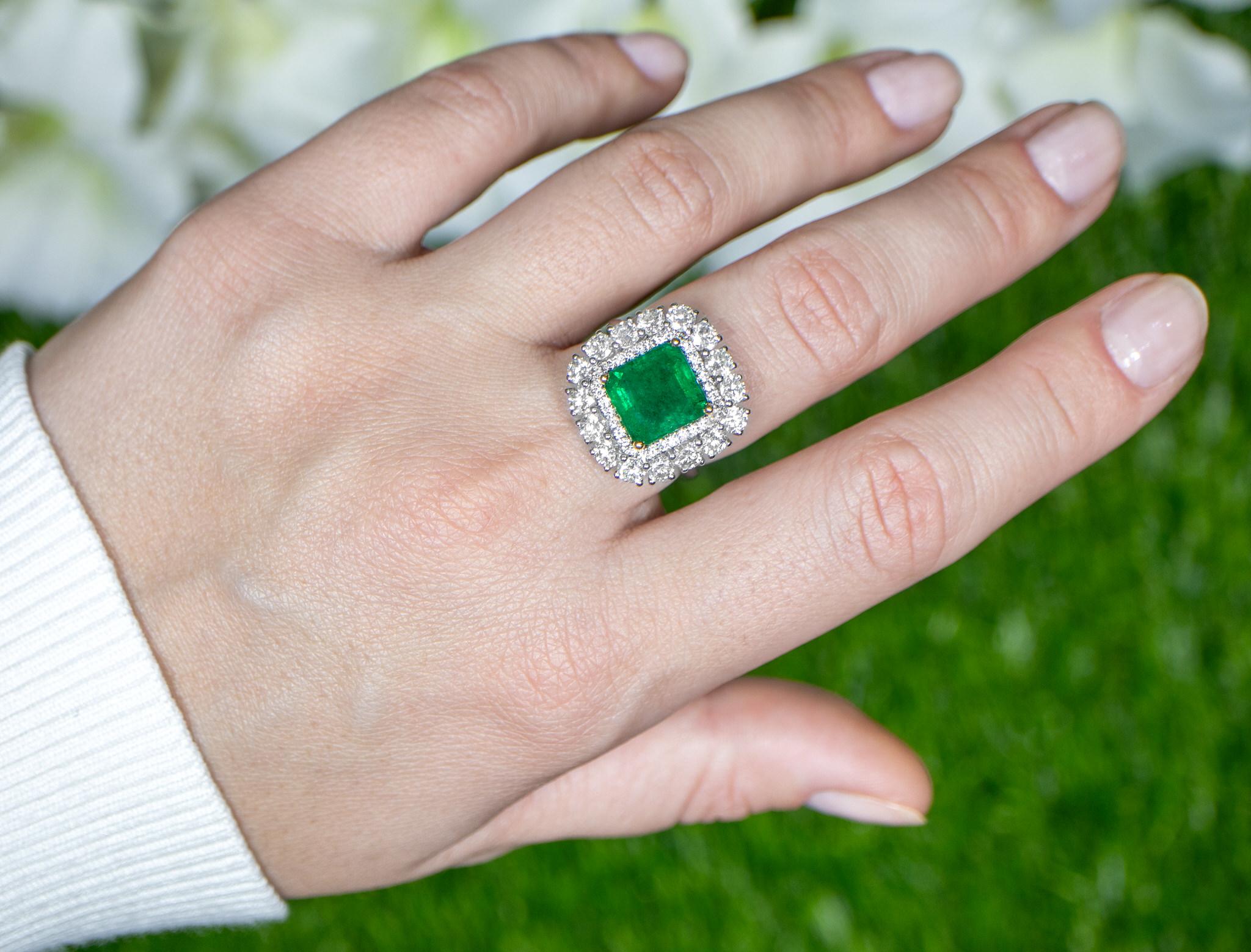 Square Emerald Ring With Diamond Double Halo 5.62 Carats 18K Gold In Excellent Condition For Sale In Aliso Viejo, CA