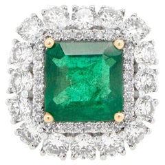 Quadratischer Smaragdring mit Diamant-Doppelhalo 5,62 Karat 18K Gold