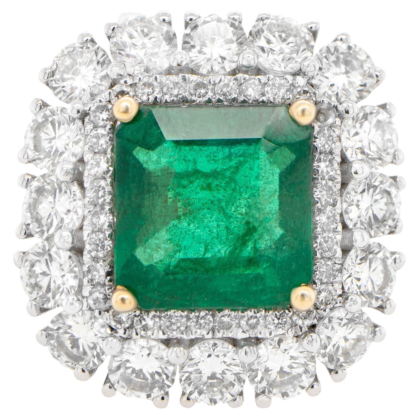 Quadratischer Smaragdring mit Diamant-Doppelhalo 5,62 Karat 18K Gold im Angebot