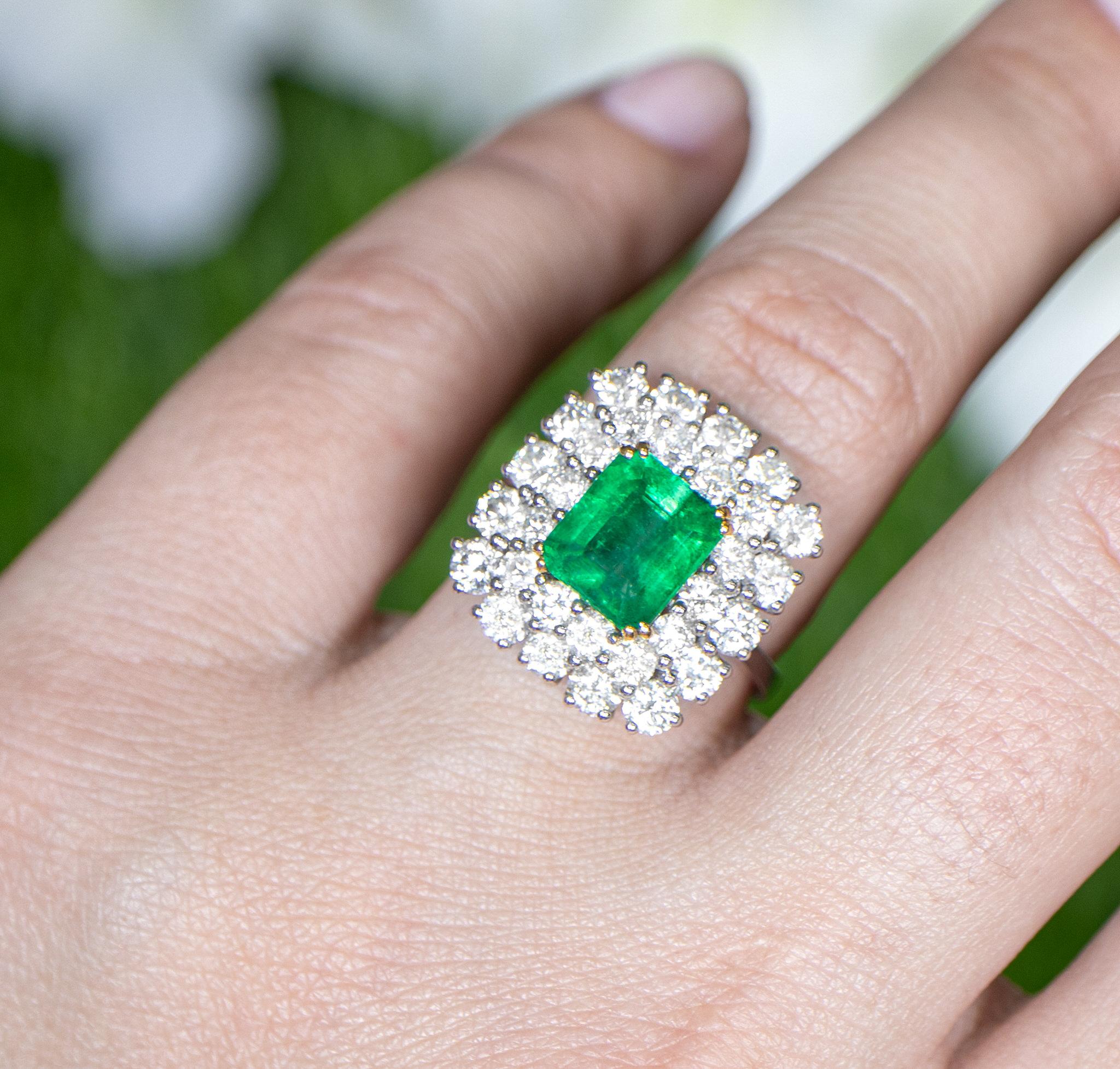 Viene fornito con la valutazione gemmologica GG/AJP.
Tutte le pietre sono naturali
Smeraldo = 2,36 Carati
Diamanti = 2,67 carati
Metallo: oro 18 carati
Misura dell'anello: 6,75* US
*Può essere ridimensionato in modo complementare