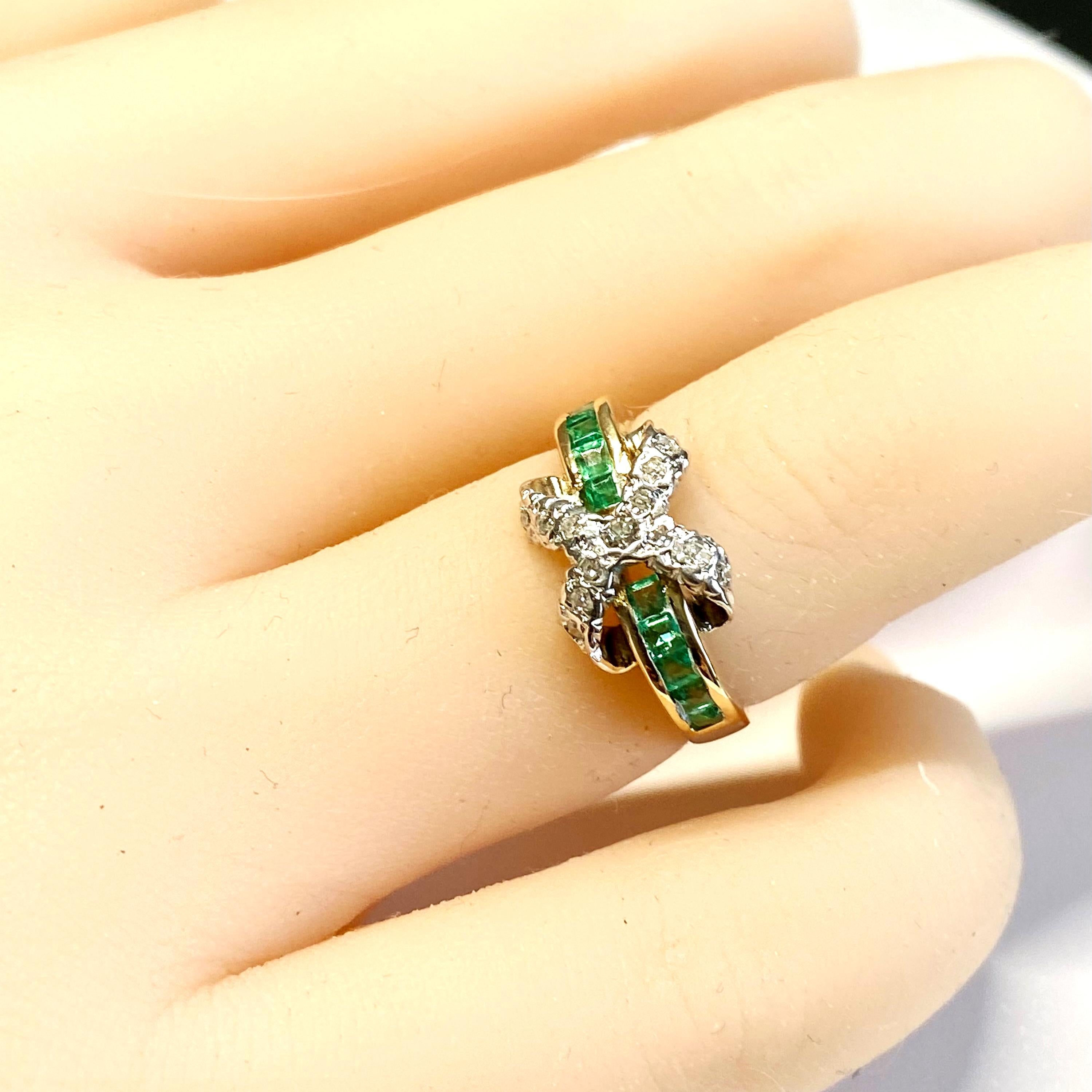 Square Emeralds and Diamond X Motif Yellow Gold Cocktail Ring In Good Condition In New York, NY