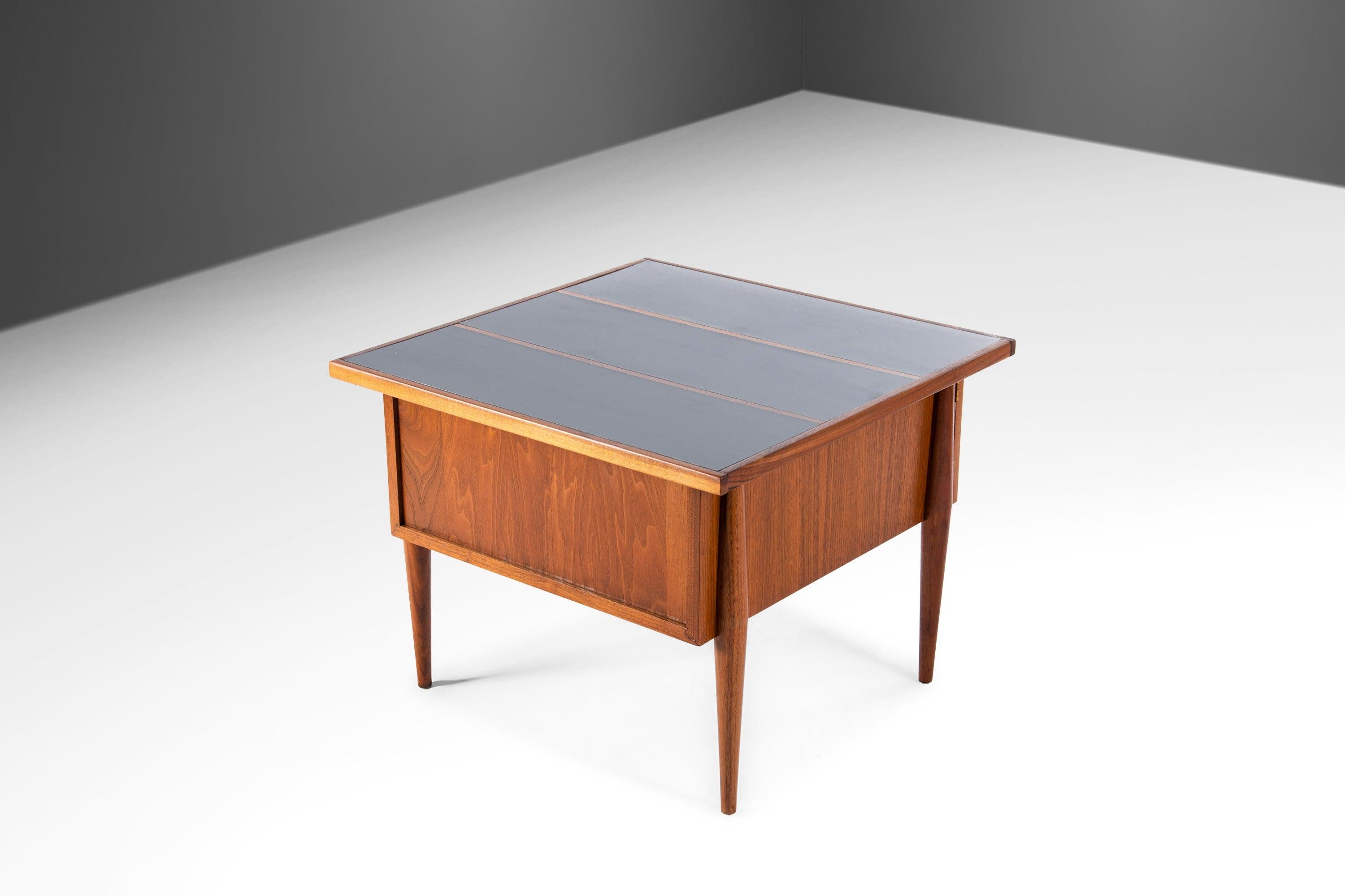 End Table Table in Cane and Walnut by Jack Cartwright for Founders, USA, c 1960s In Excellent Condition In Deland, FL