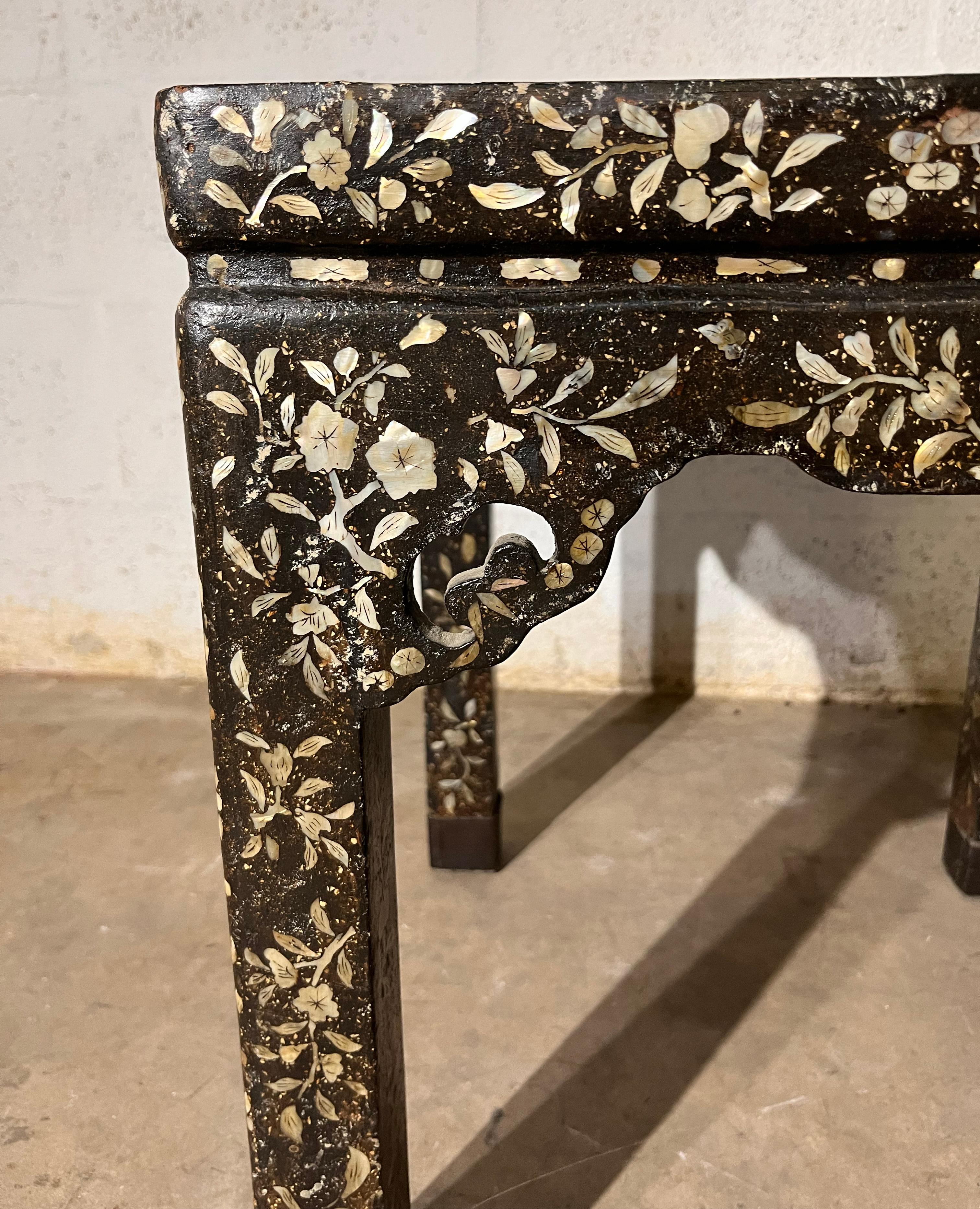 Rare table carrée de la dynastie des Whiting en laque noire 