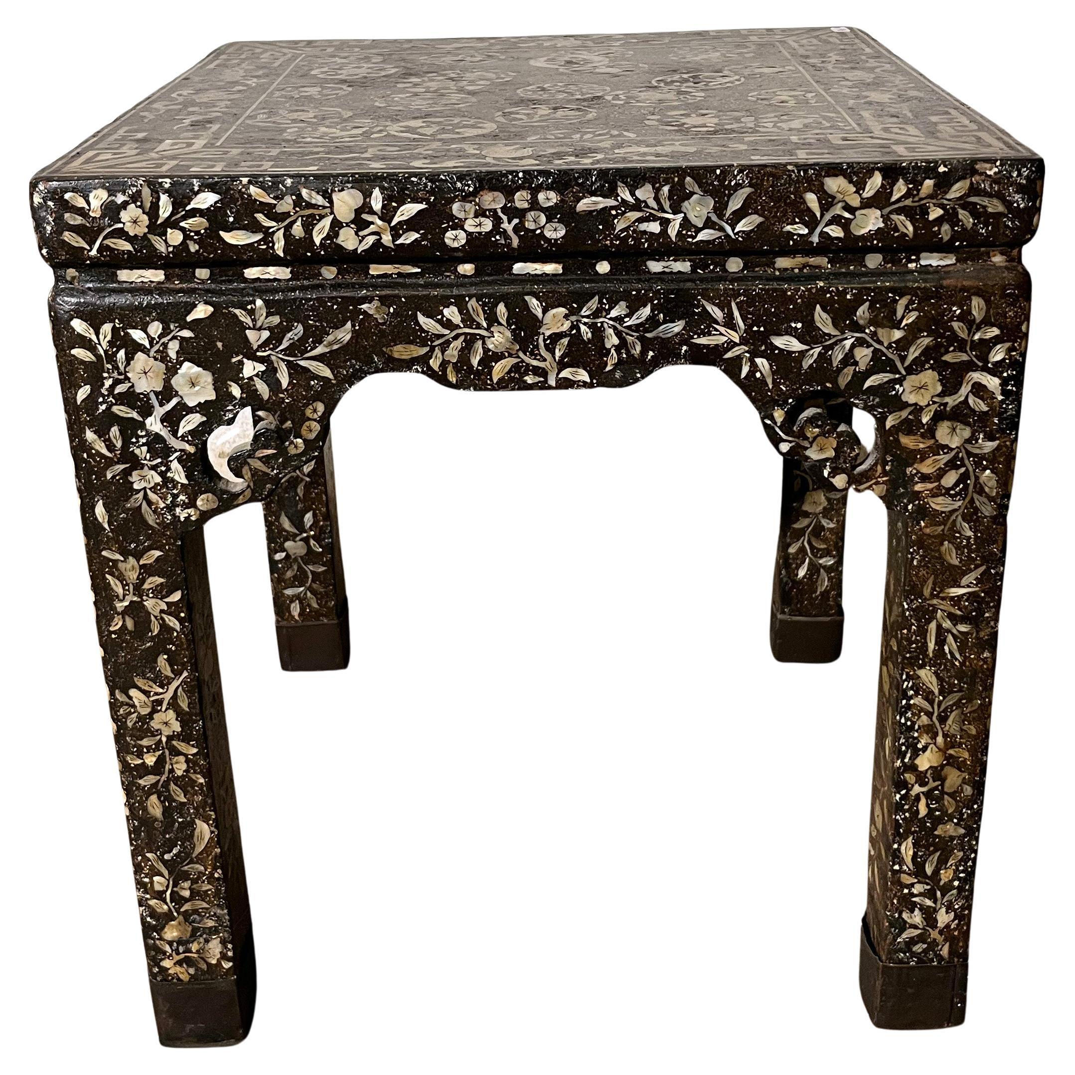 Table d'appoint carrée Dynasty Qing fin 18ème siècle en vente