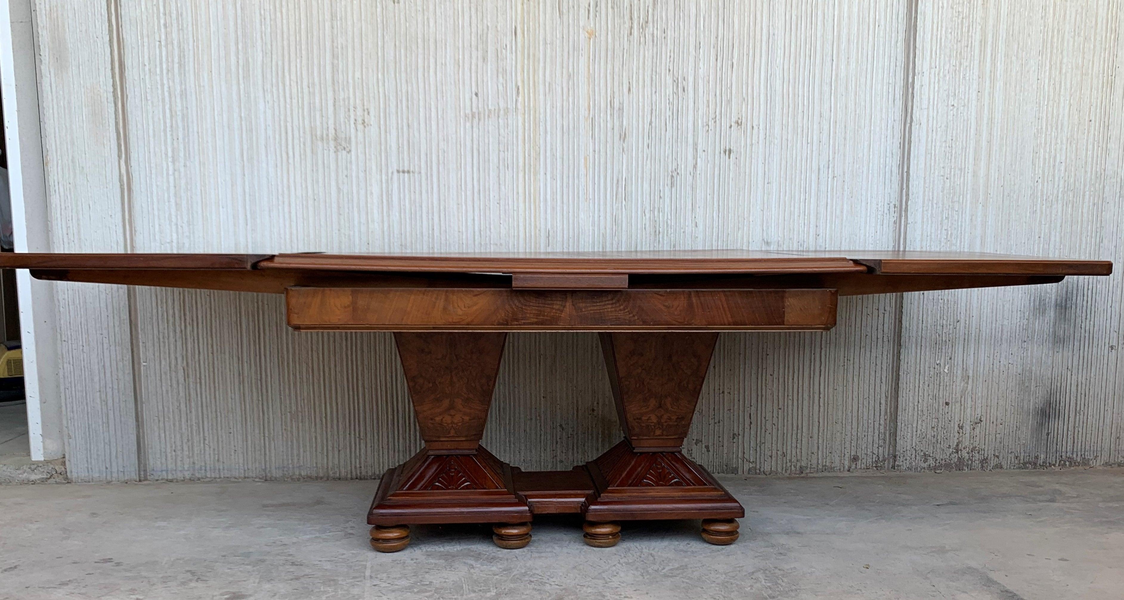 Mesa de Comedor Art Decó Cuadrada Extensible con Pedestales de Dos Bolas de Nogal en venta 2