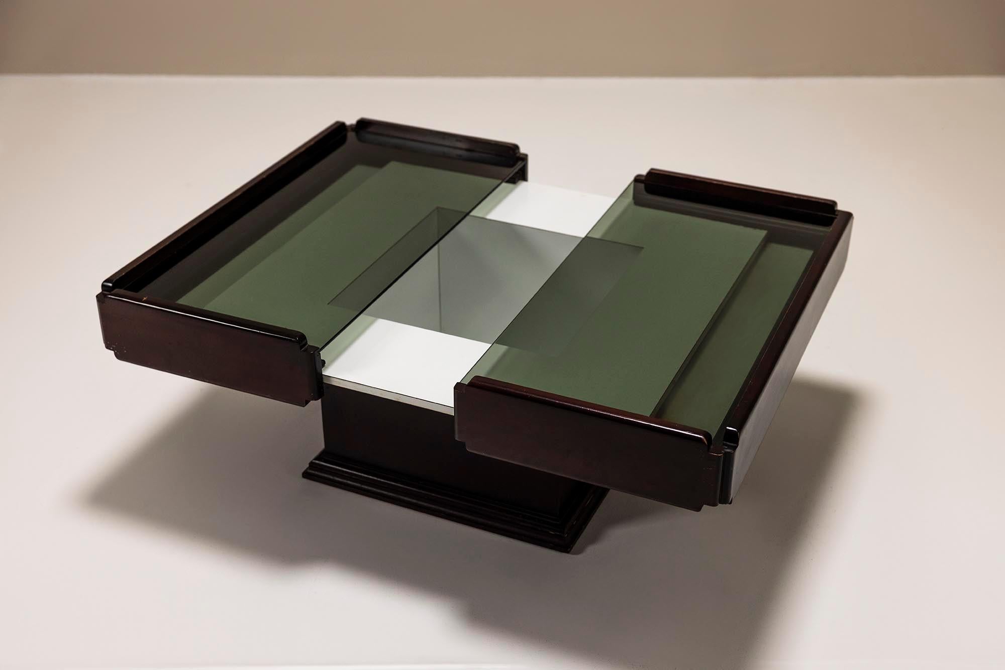 Milieu du XXe siècle Table basse carrée extensible en hêtre teinté avec plateau en verre, Italie, années 1960 en vente