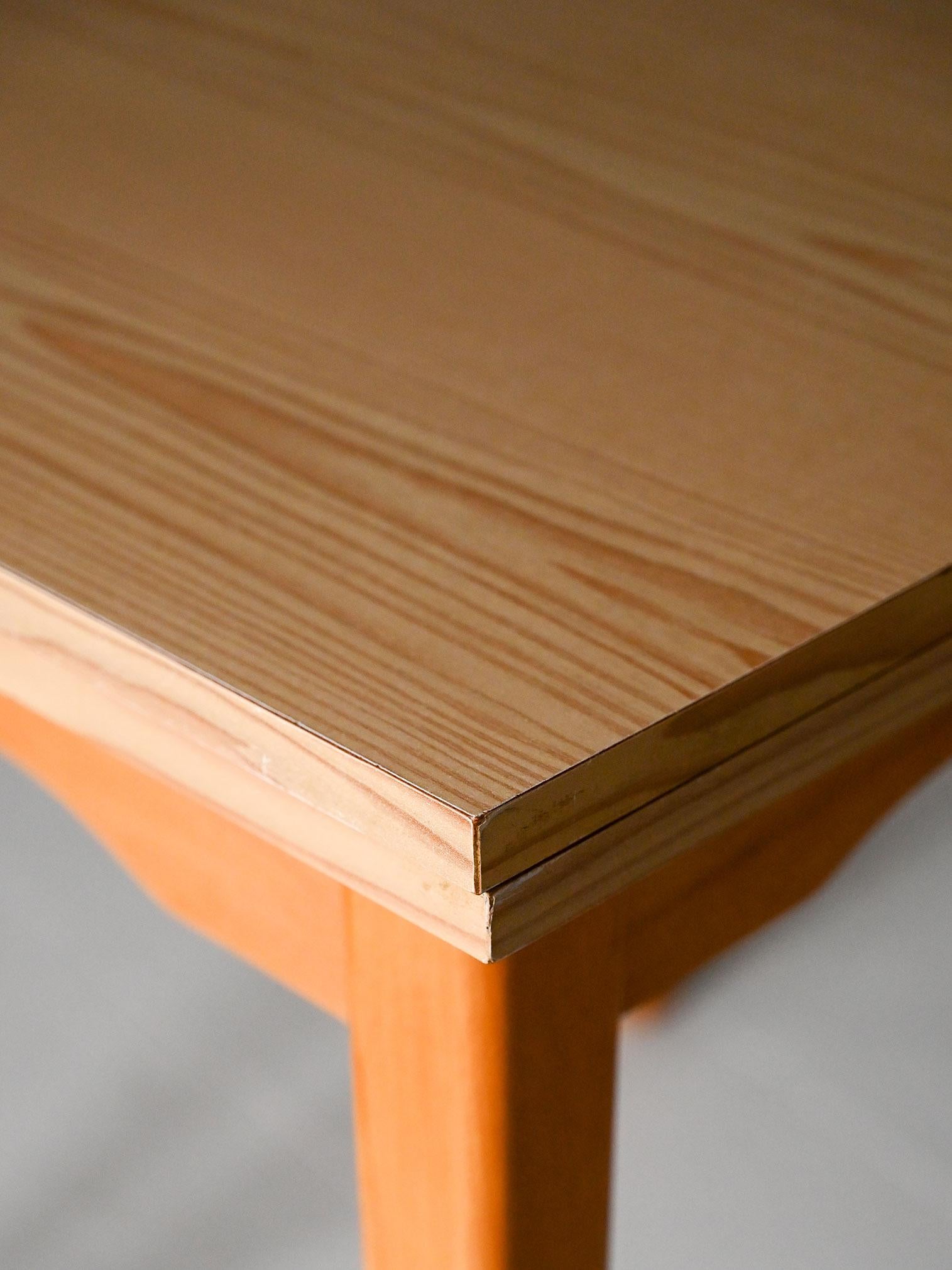 Square extendable formica table 1