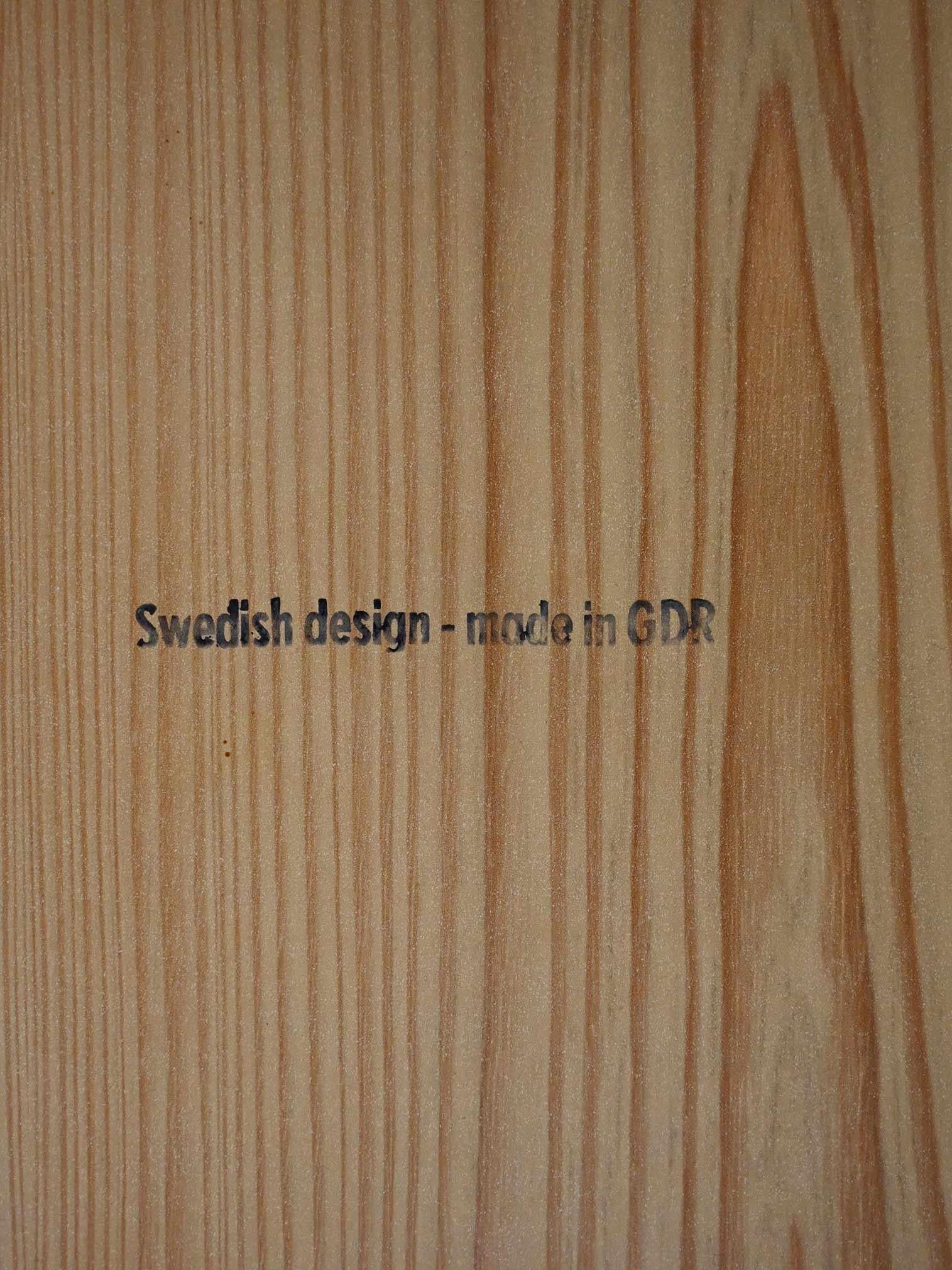 Square extendable formica table 2