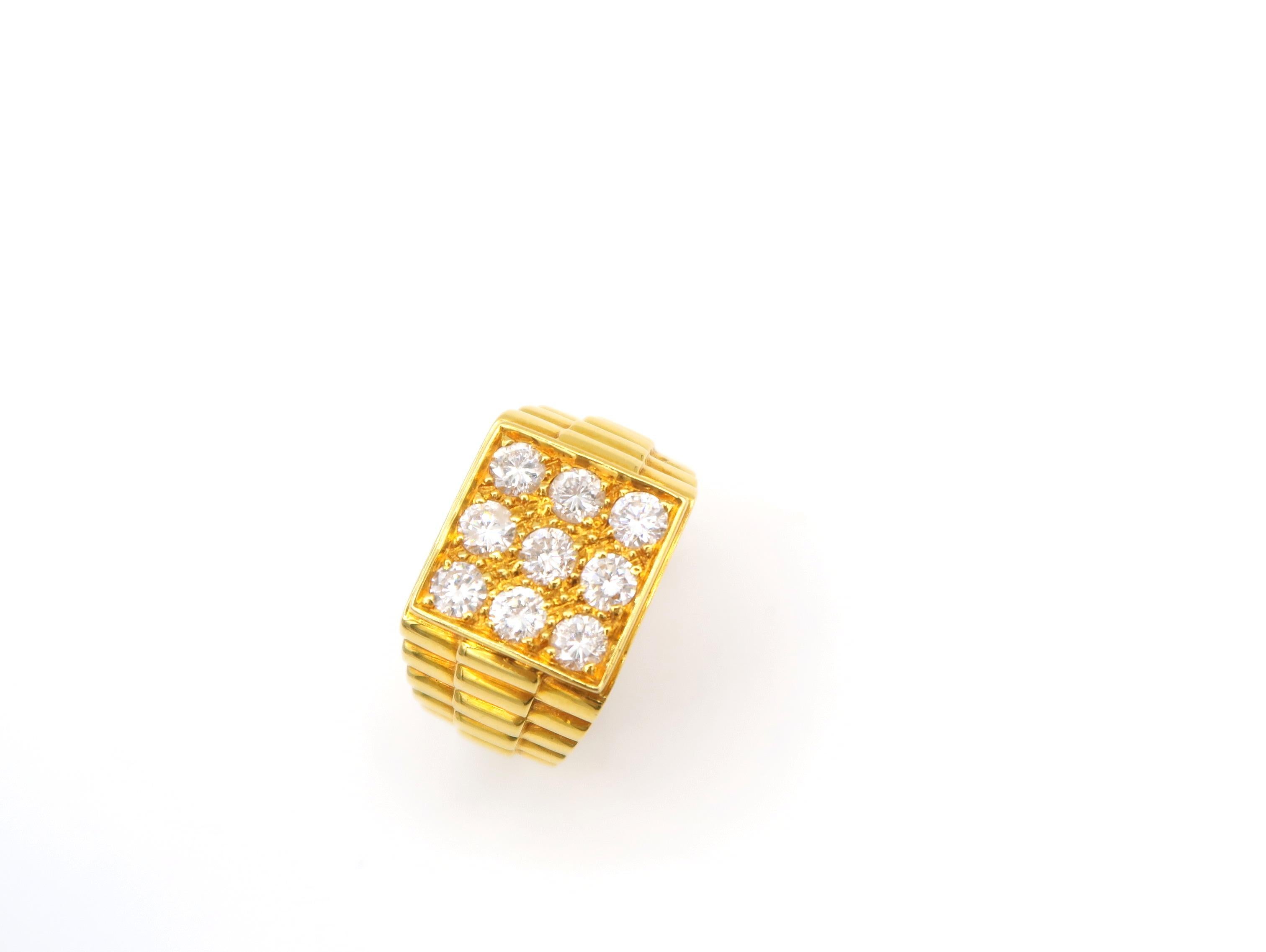 Square Faced 22 Karat Yellow Gold Mens Ring with Diamonds

Please let us know upon checkout should you wish to have the ring resized. 
Ring size: US 7.5, UK O

Diamond: 1.35ct.
Gold: 22K 17.44g.