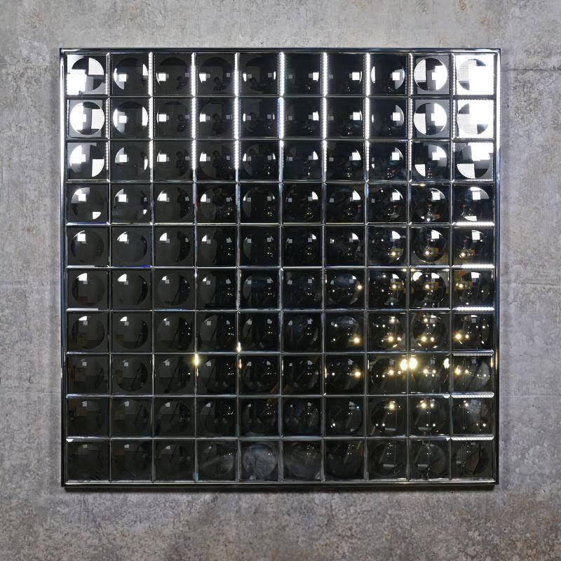 Square faceted witch mirror with infinity effect, 20th century.

Square faceted witch mirror with infinity effect, 20th century.
H: 100cm, W: 100cm, D: 4cm