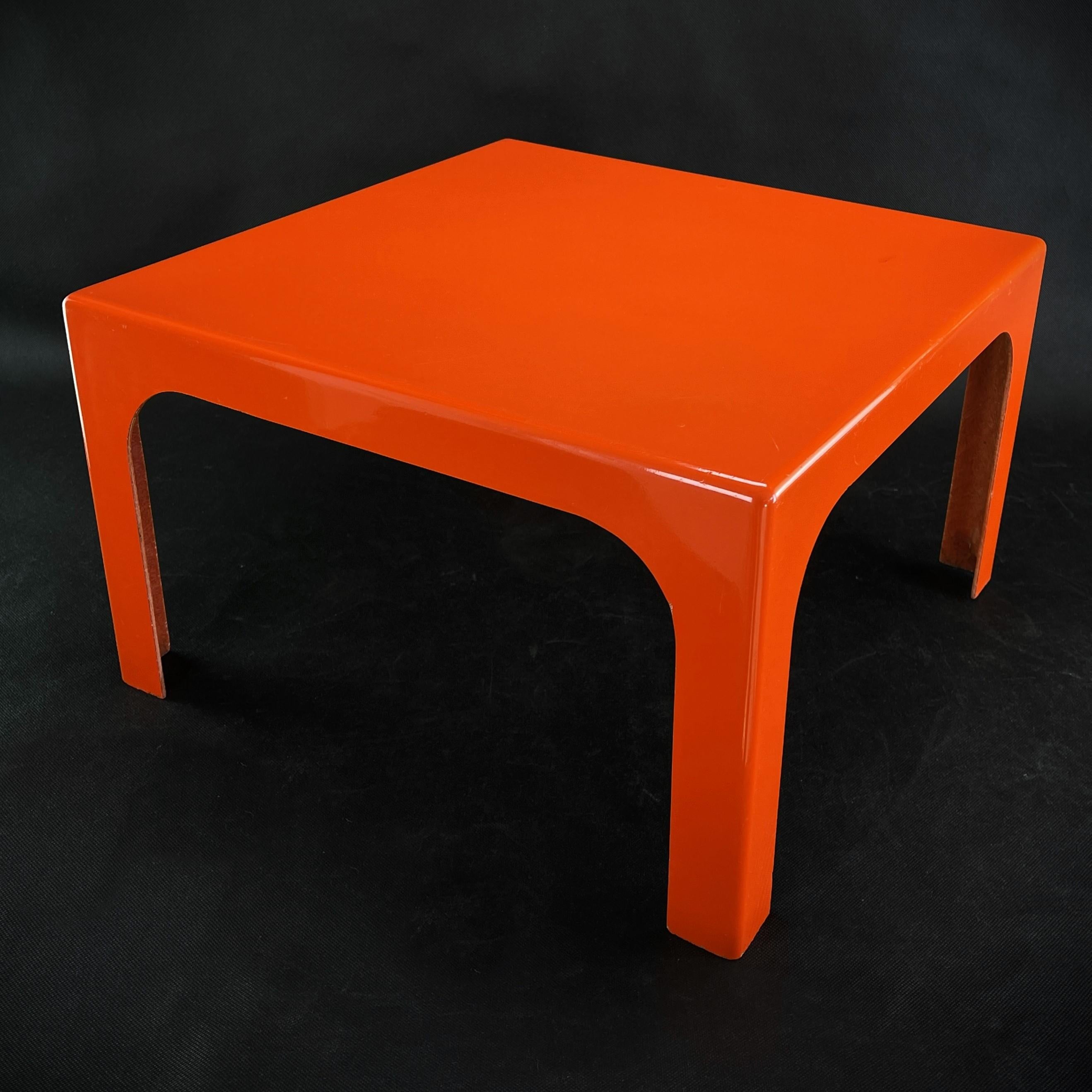 Square fiberglass side table in orange, 1970s In Good Condition For Sale In Saarburg, RP