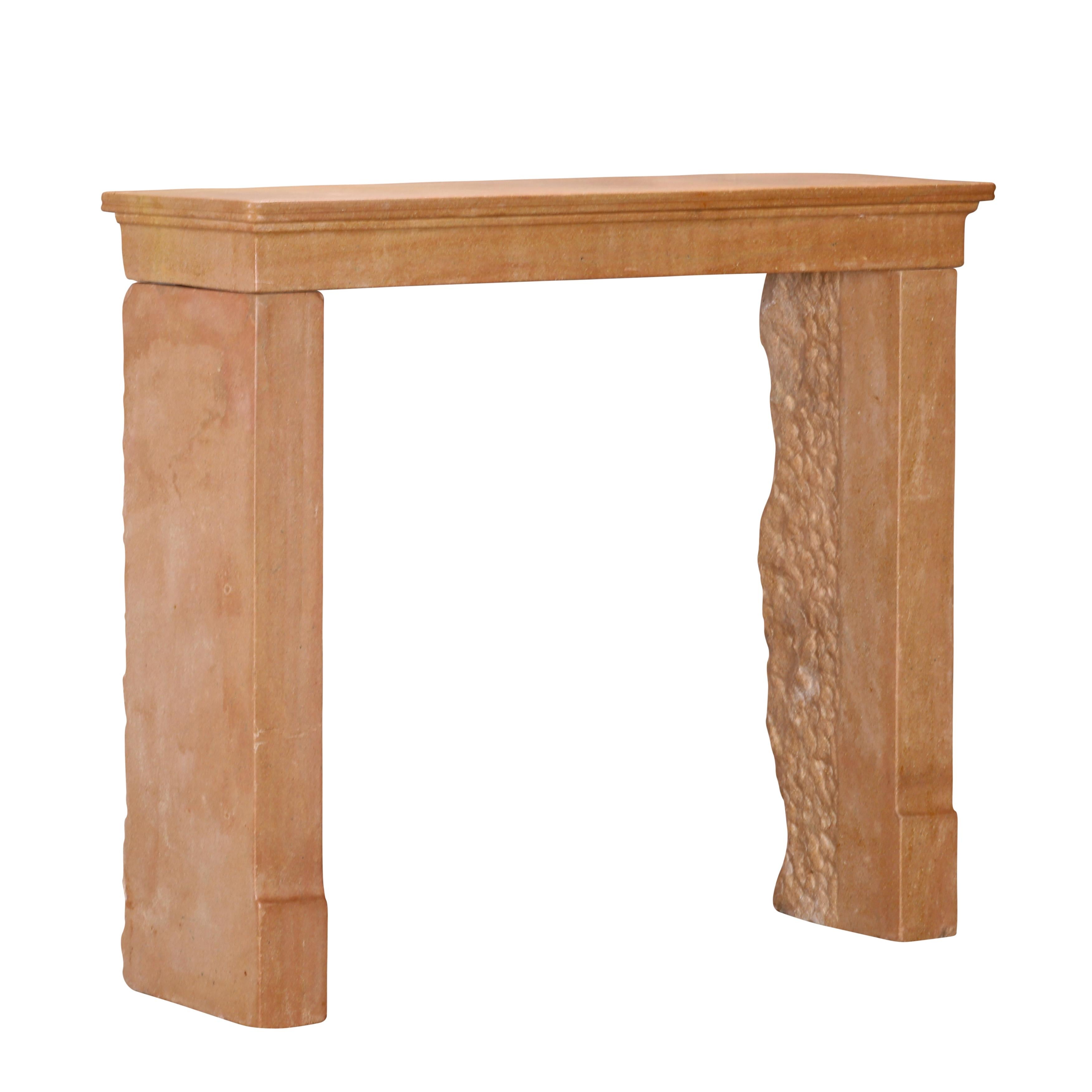 Cheminée carrée en pierre du sud de la France - Elegance intemporelle en vente 6