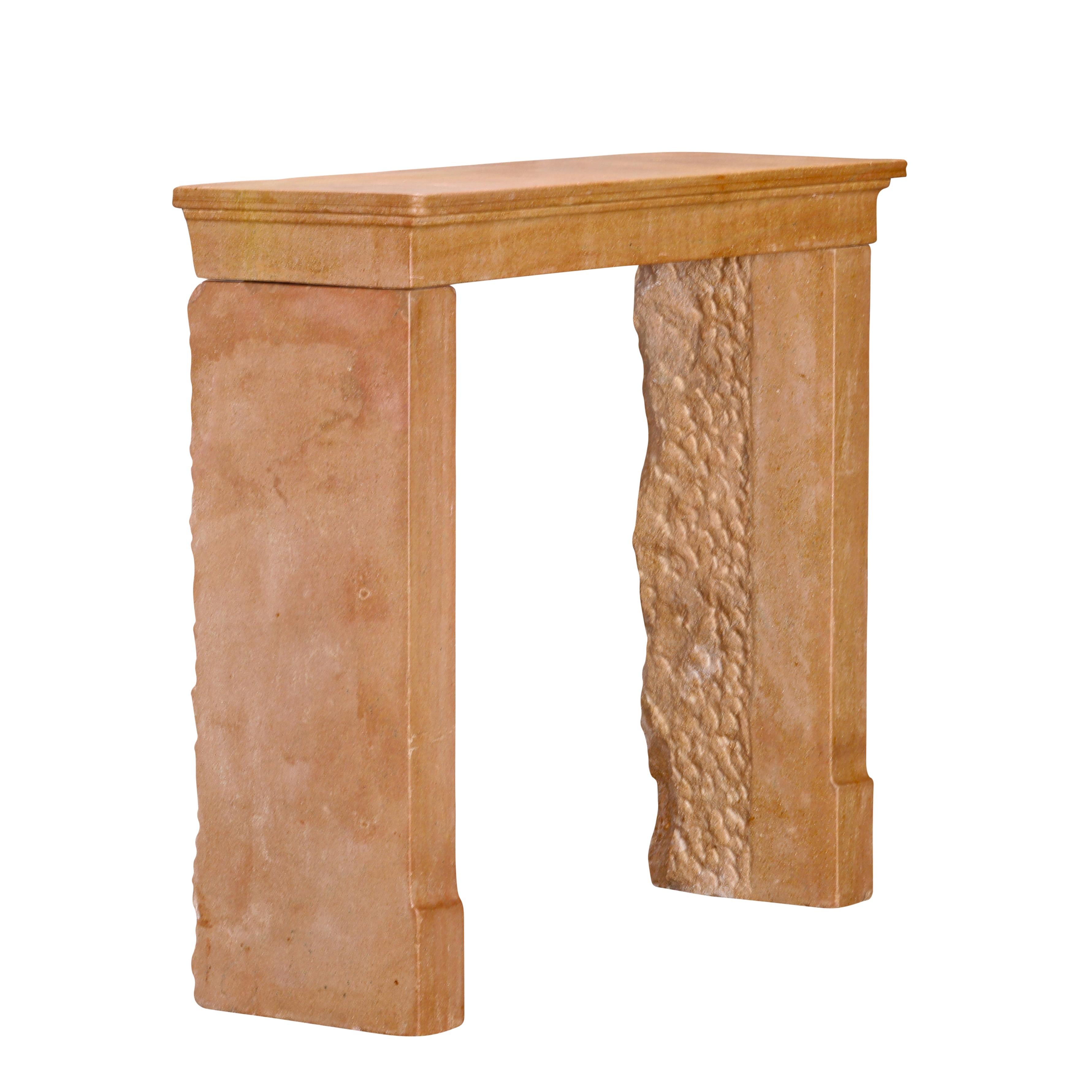 Cheminée carrée en pierre du sud de la France - Elegance intemporelle en vente 8