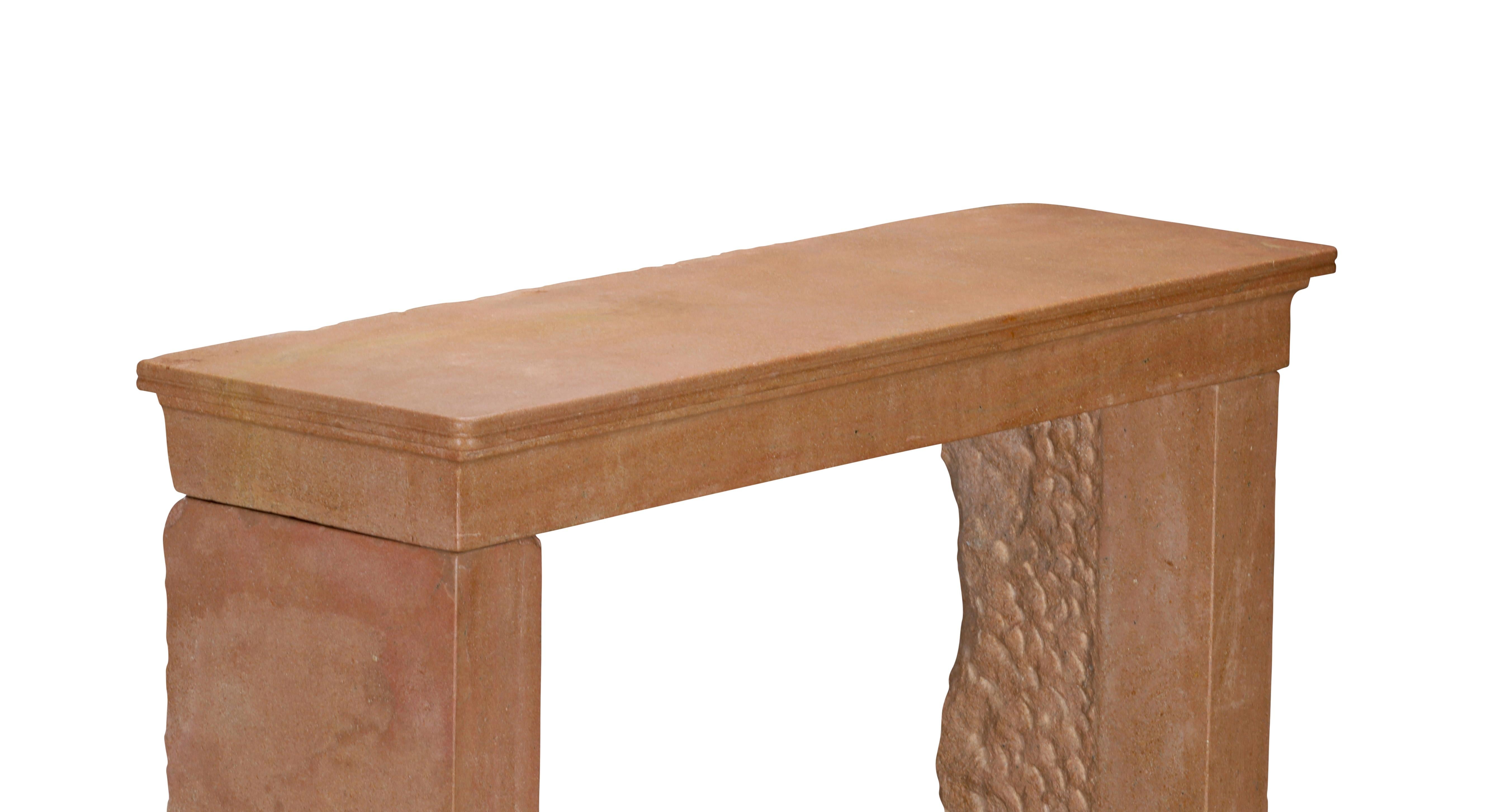 Cheminée carrée en pierre du sud de la France - Elegance intemporelle en vente 10