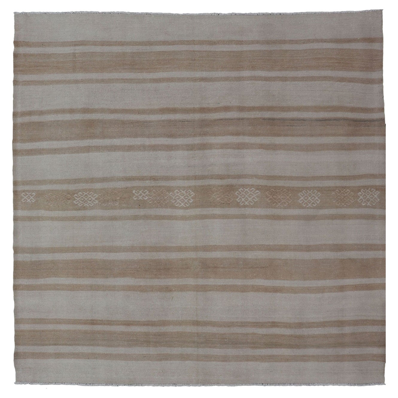 Tappeto quadrato a trama piatta Kilim Vintage dalla Turchia con strisce orizzontali di colore grigio