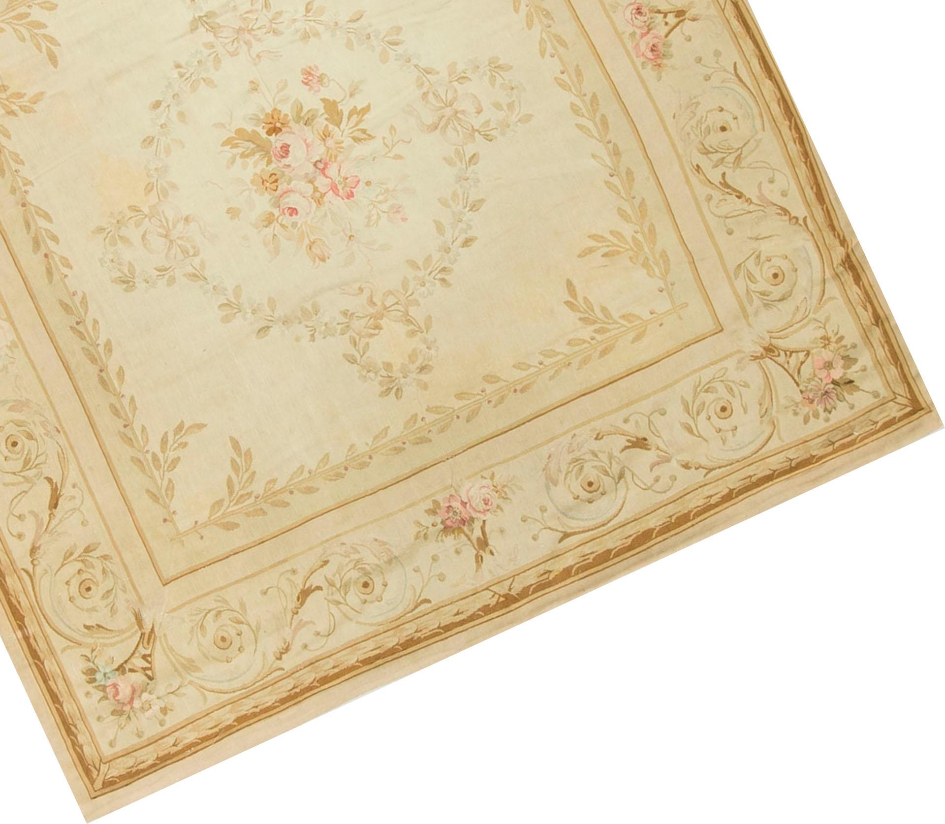 Antique Square French Aubusson Rug Carpet Circa 1890 7'10 x 8'5 In Good Condition For Sale In Secaucus, NJ