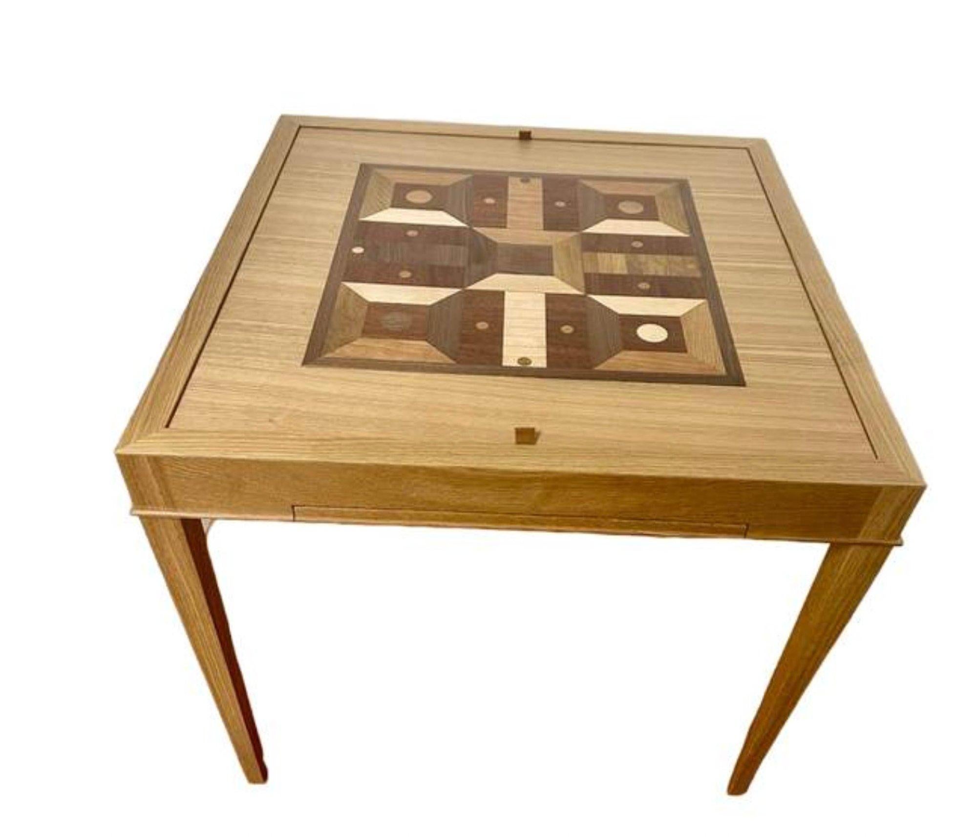 Américain Table de jeu carrée avec planche Parchessi en vente