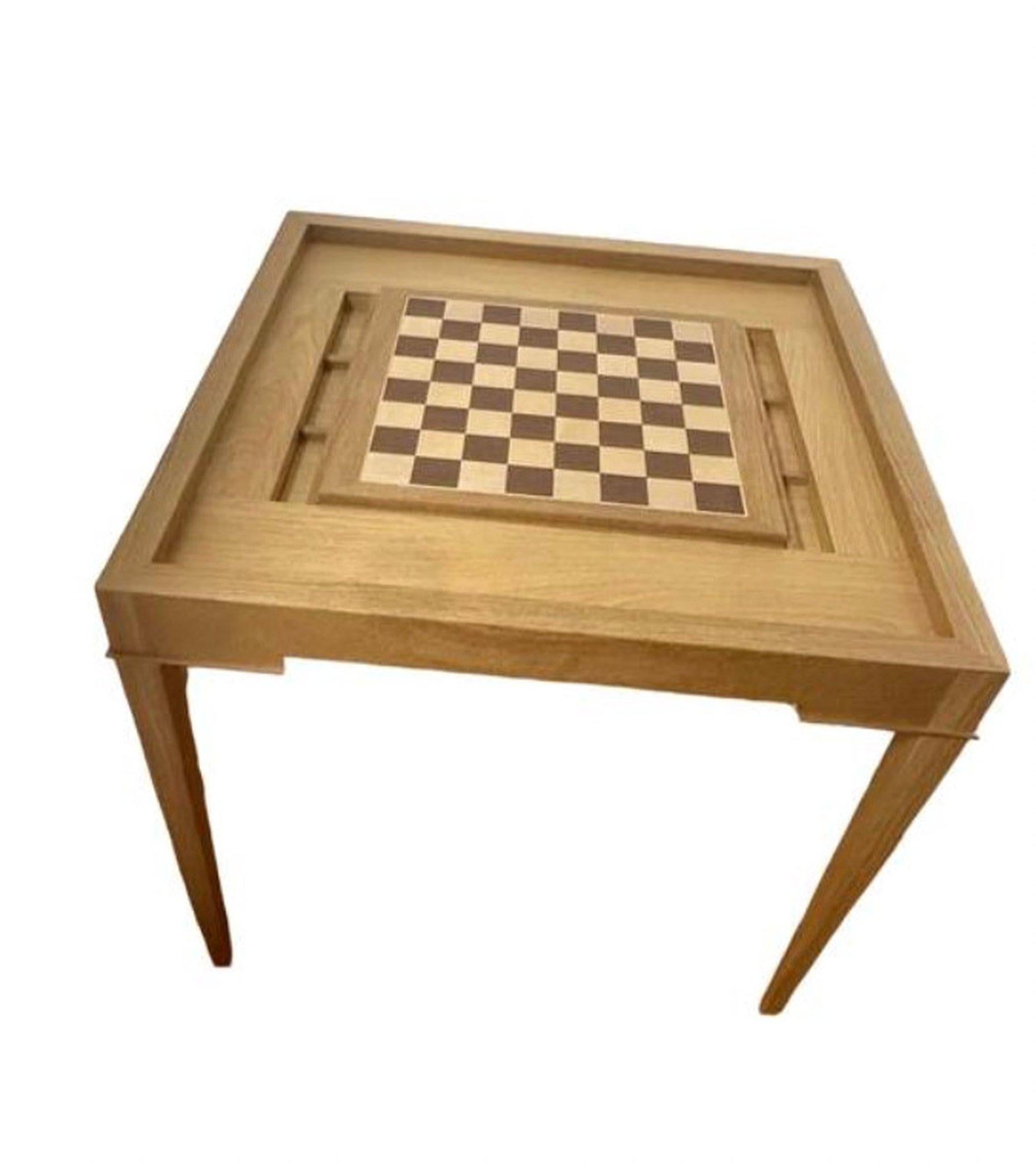 Quadratischer Spieltisch mit Parchessi-Karton (Marketerie) im Angebot