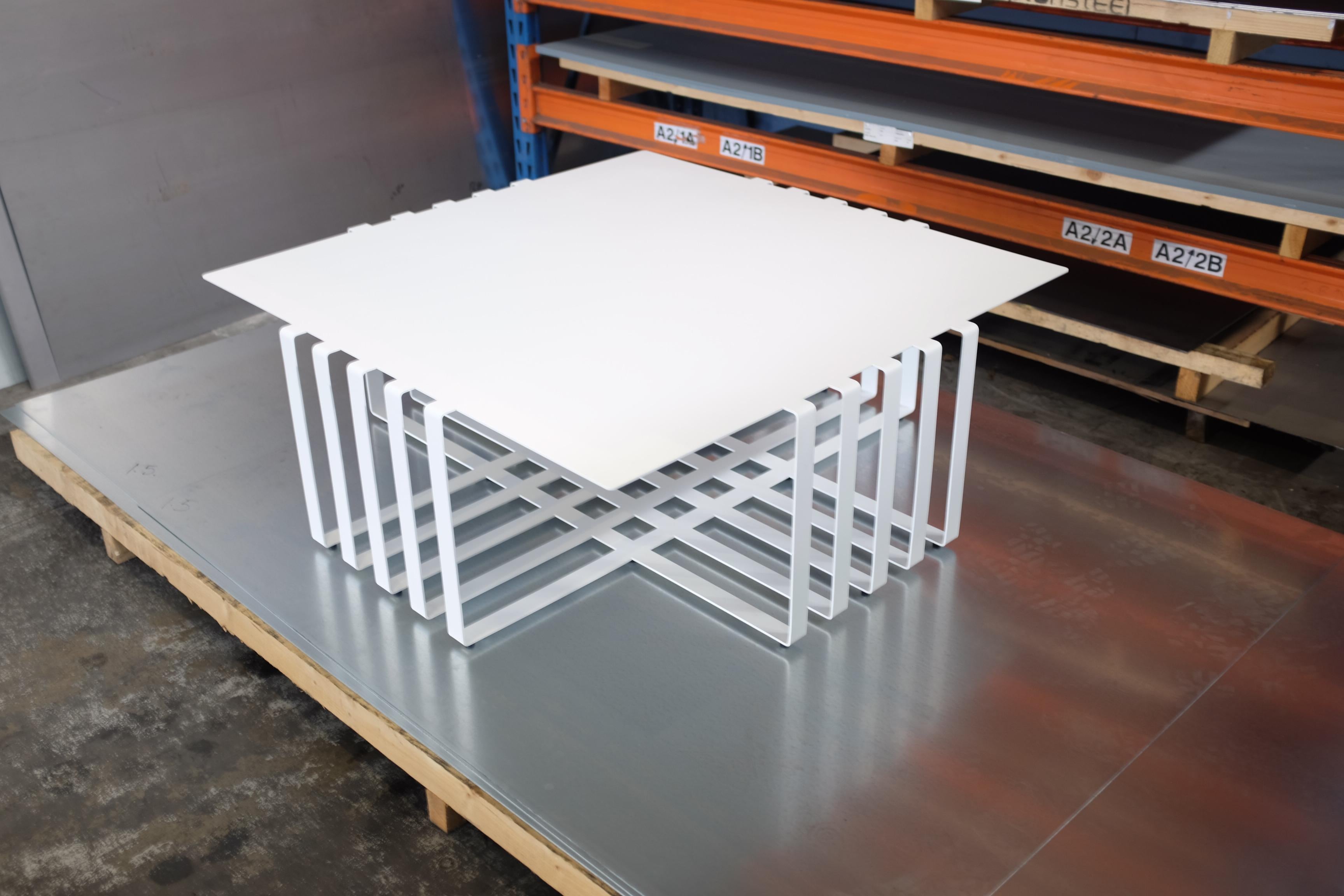 Powder-Coated Modern Sculptural Indoor Outdoor Coffee Table White Powder coated Steel For Sale
