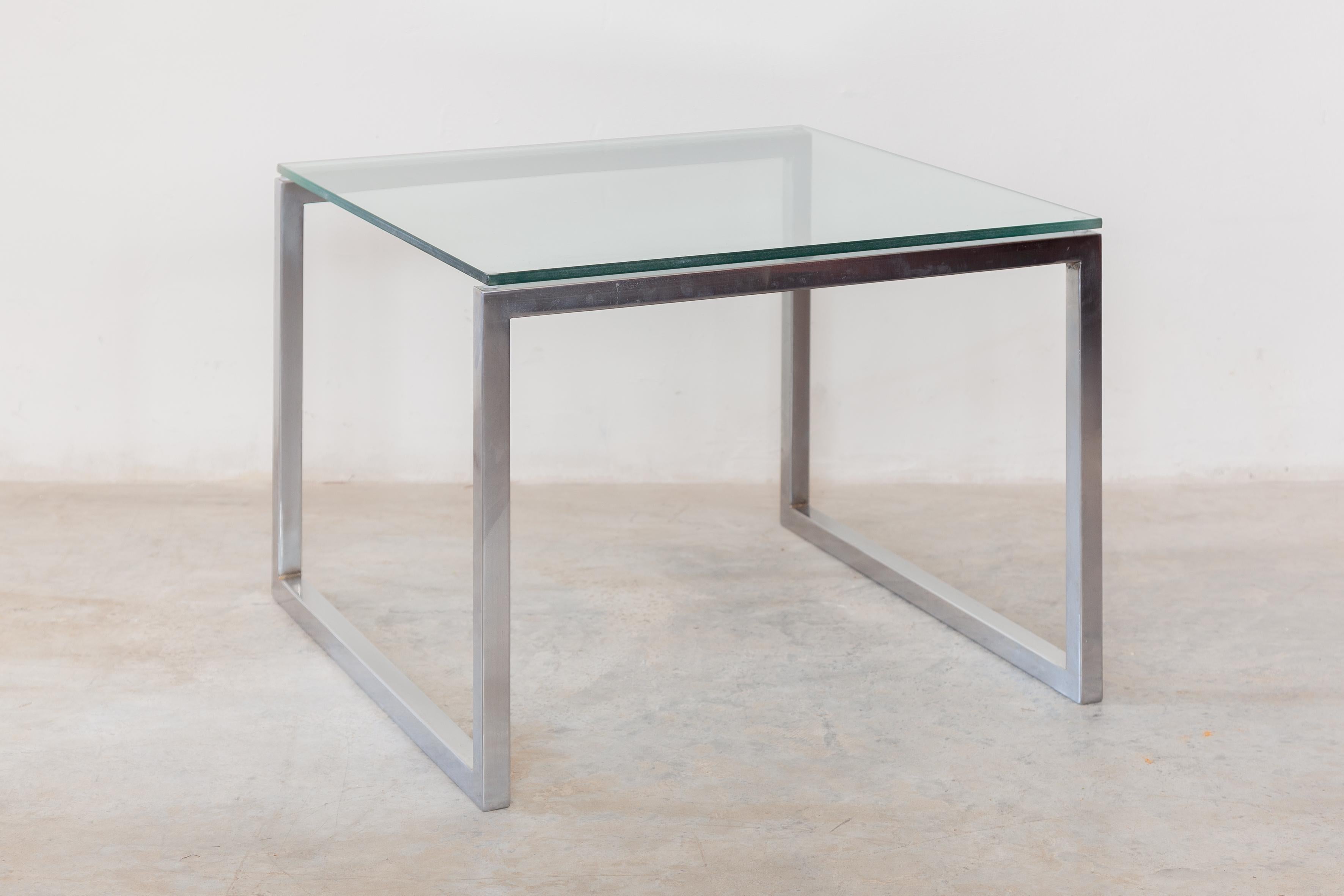 Coffee end table in glass and chrome functional, simple and distinctly modern.
 