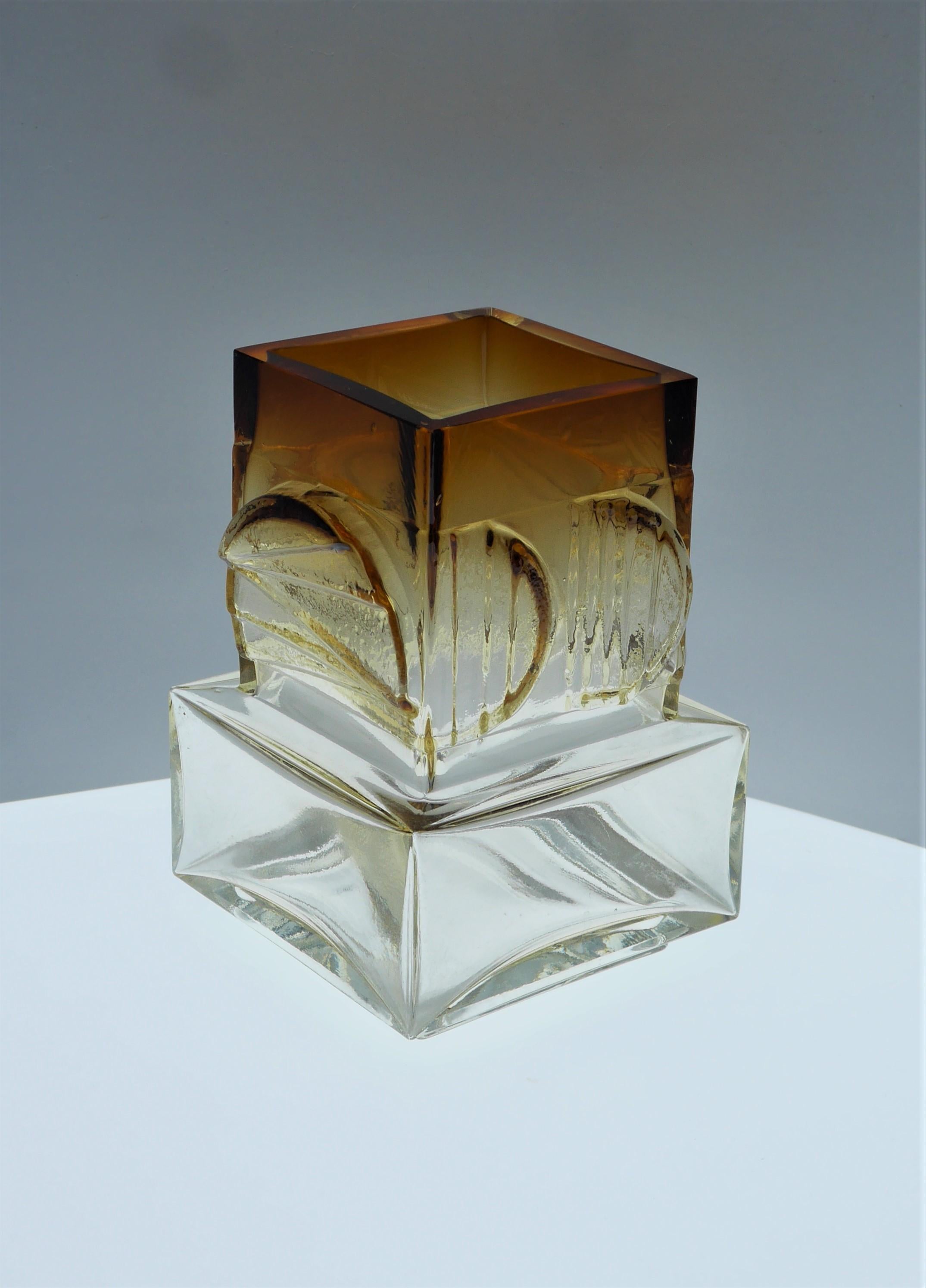 Square Glass Vase by Pentti Sarpaneva, Oy Kumela, Finland In Good Condition In Skarpnäck, SE