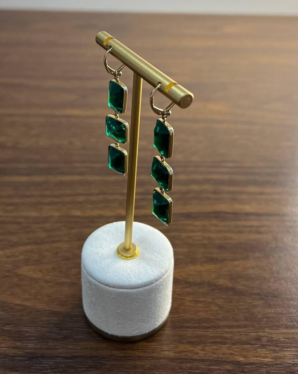 Orecchini pendenti con smeraldo verde quadrato in oro giallo 14 carati in vendita 1
