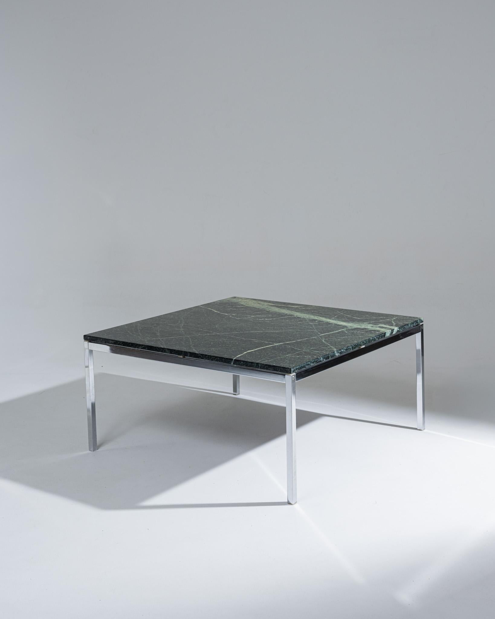 Square green marble coffee table from the 1970s. It has a large marble top resting on a metal base. The base is slightly unstable at one leg due to the weight of the top, but is in good condition overall. DV4604.