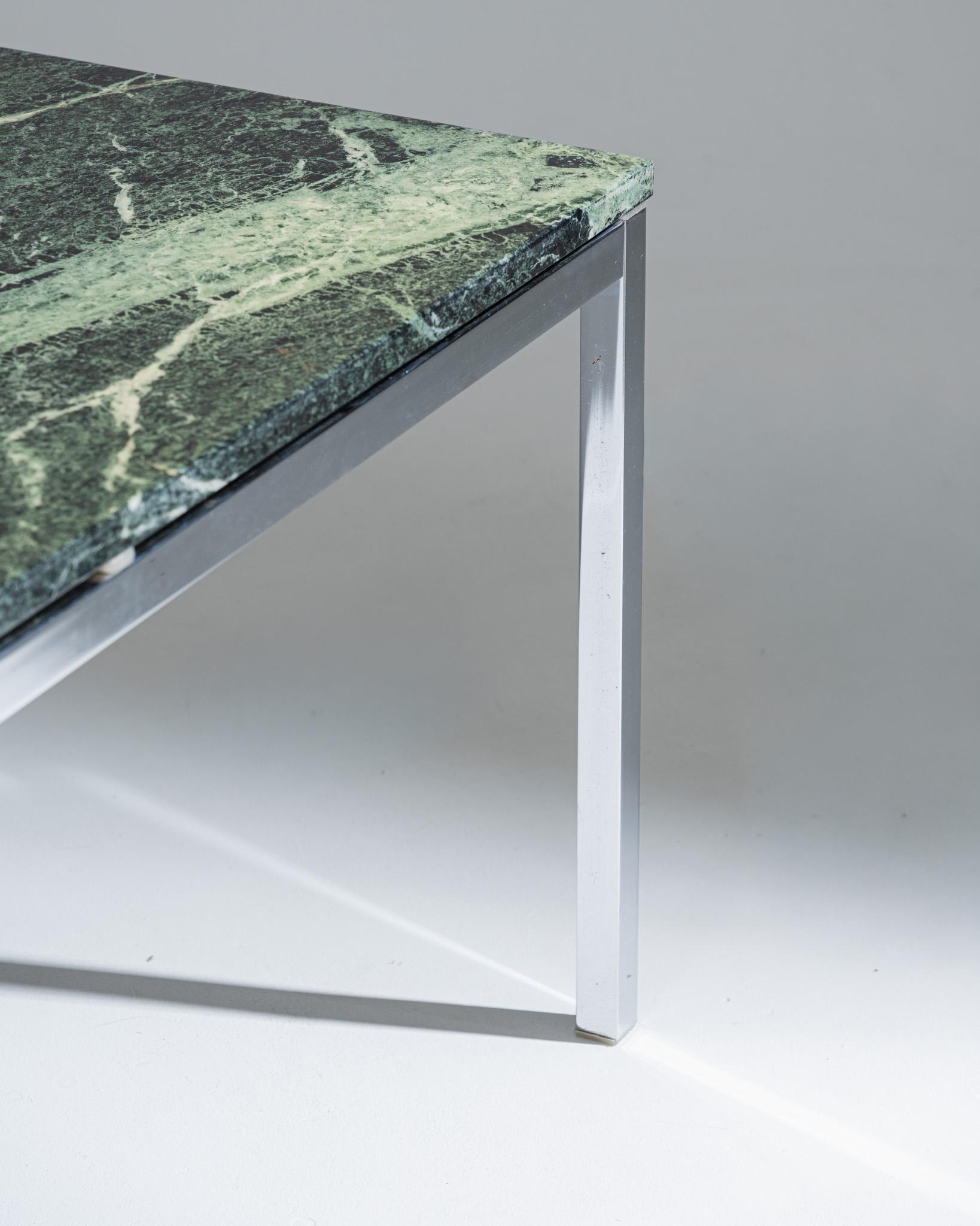 Square green marble coffee table, 1970s For Sale 2