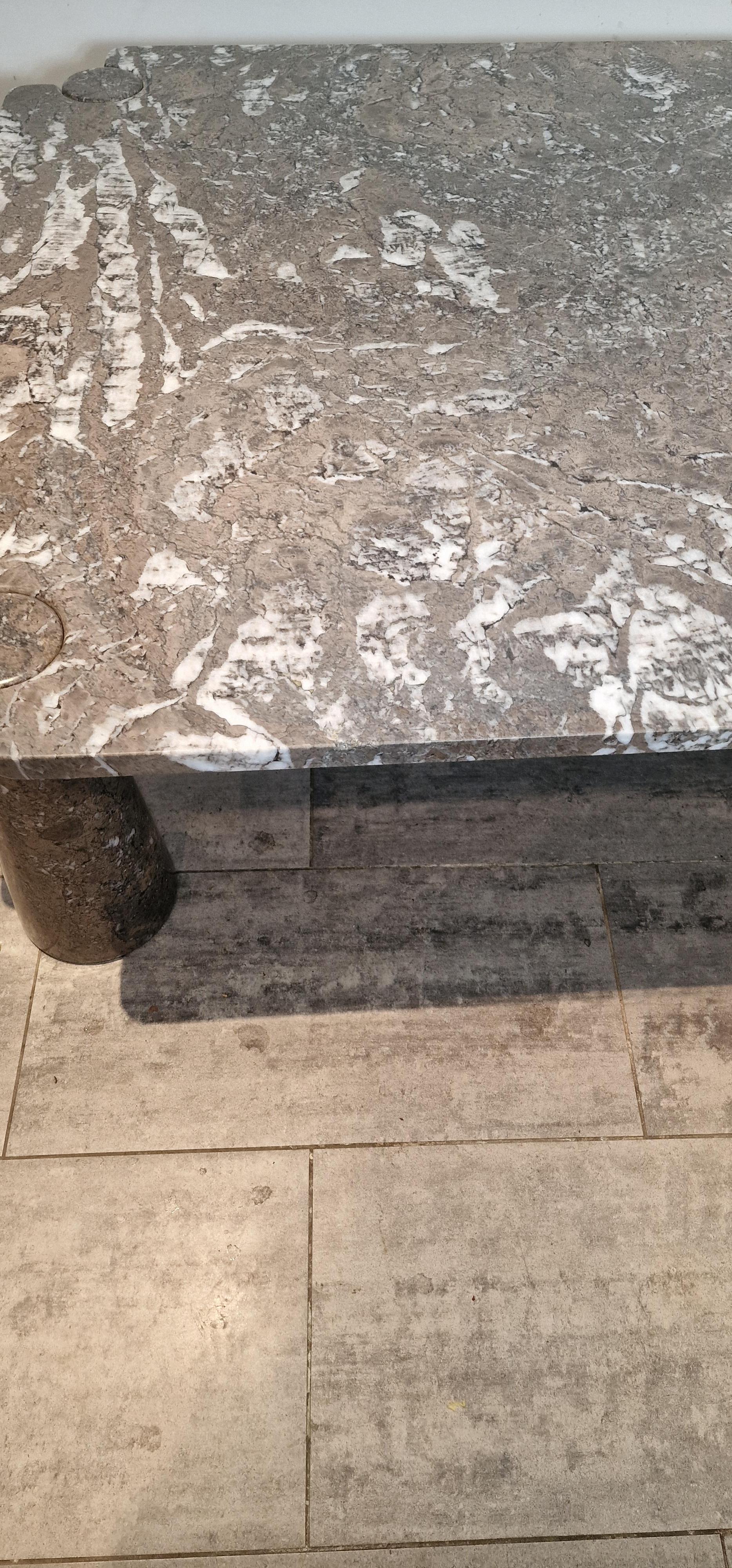 Square Grey Marble Coffee Table and scale form Angelo Mangiarotti  For Sale 1