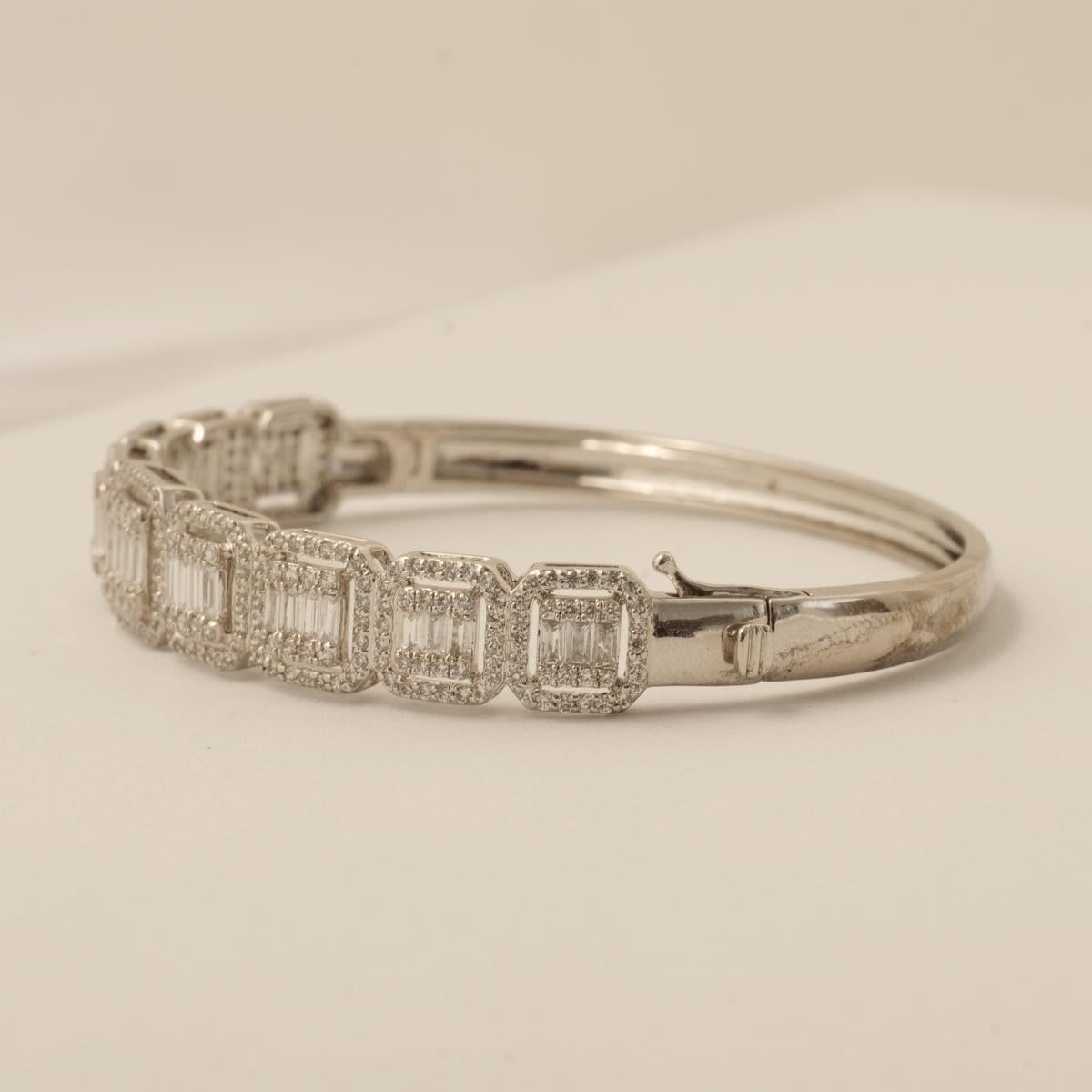 Art Deco Square Halo Diamond Bracelet in 14K Solid Gold (Certified) For Sale