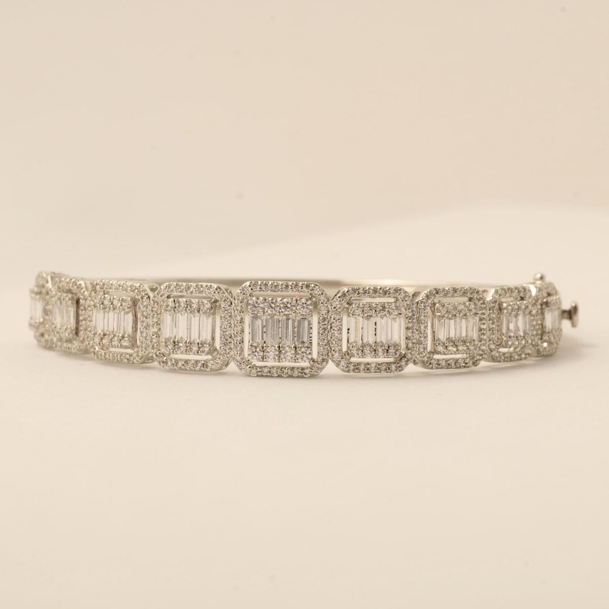 Taille ronde Bracelet diamant halo carré en or massif 14K (certifié) en vente