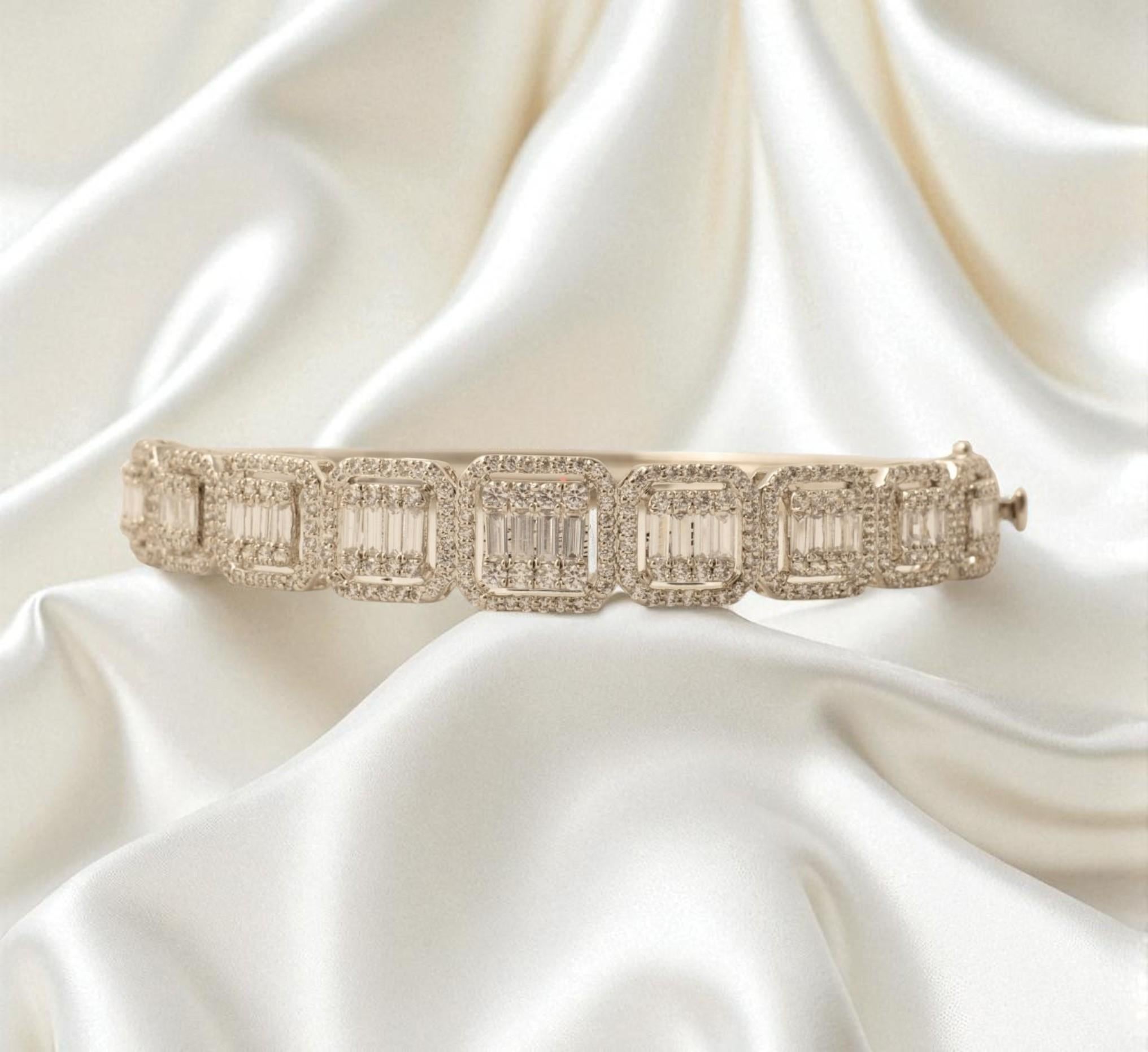 Bracelet diamant halo carré en or massif 14K (certifié) Pour femmes en vente