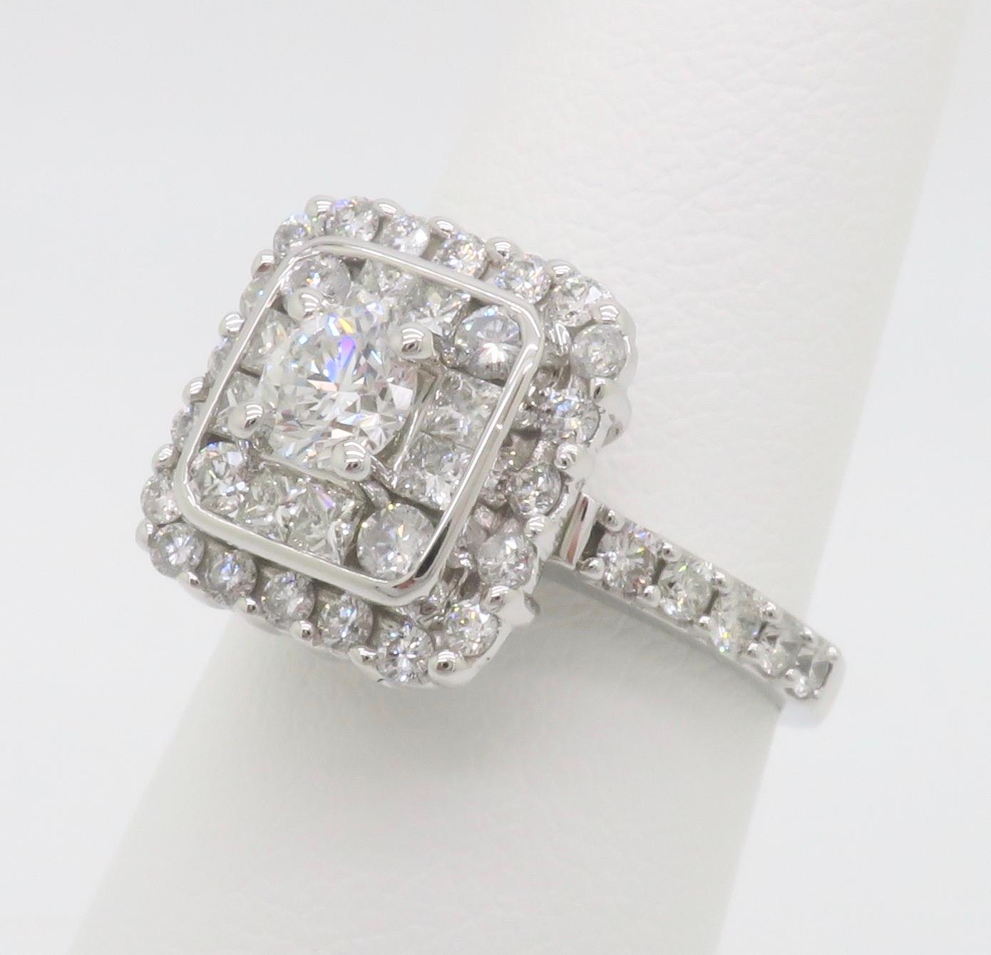 Square Illusion Set 2.03CTW Diamond Ring  In Excellent Condition For Sale In Webster, NY
